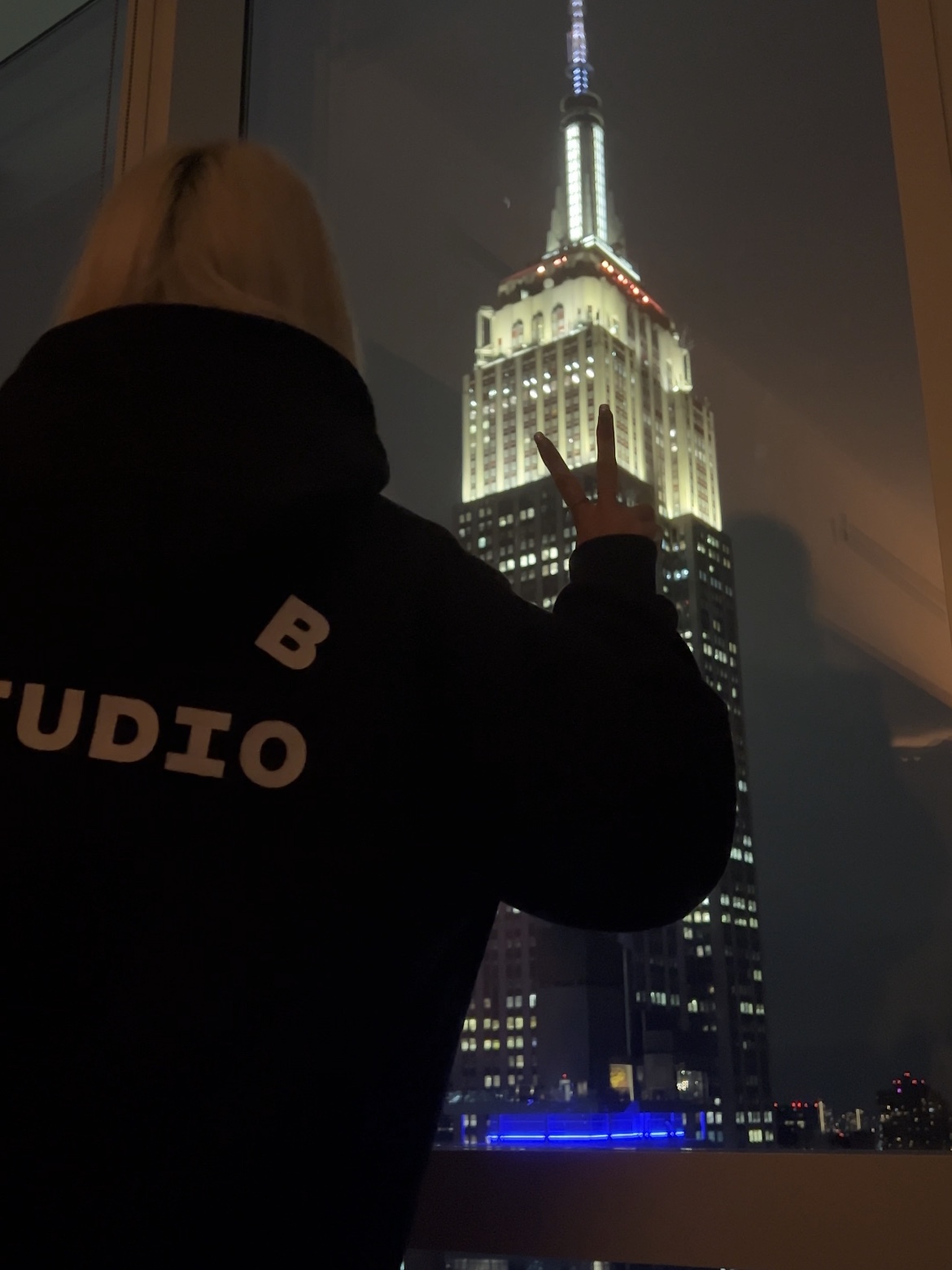 IAB Studio Hoodie Navy - 21SS 착용 스타일