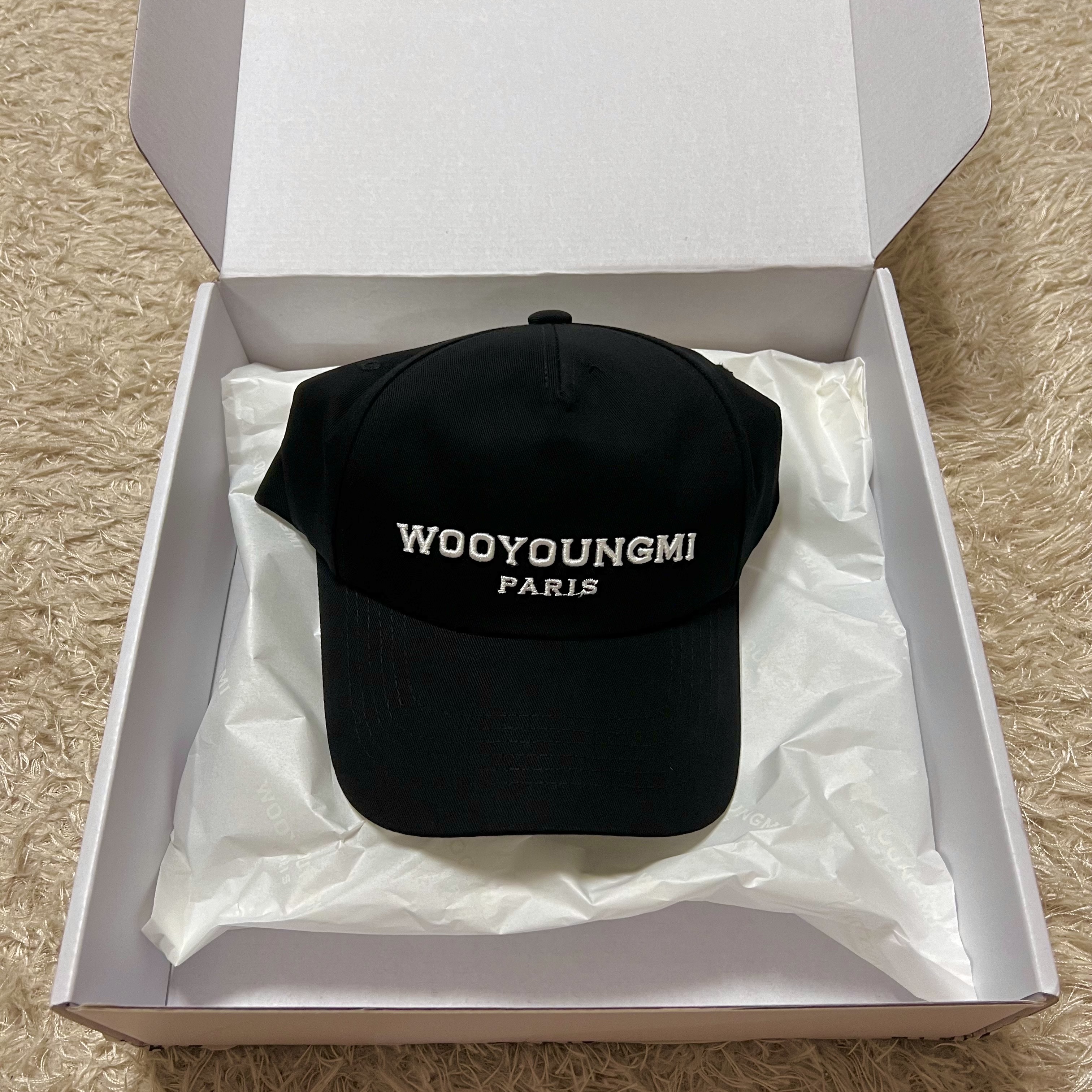 Wooyoungmi White Embroidered Logo Ball Cap Black 착용 스타일