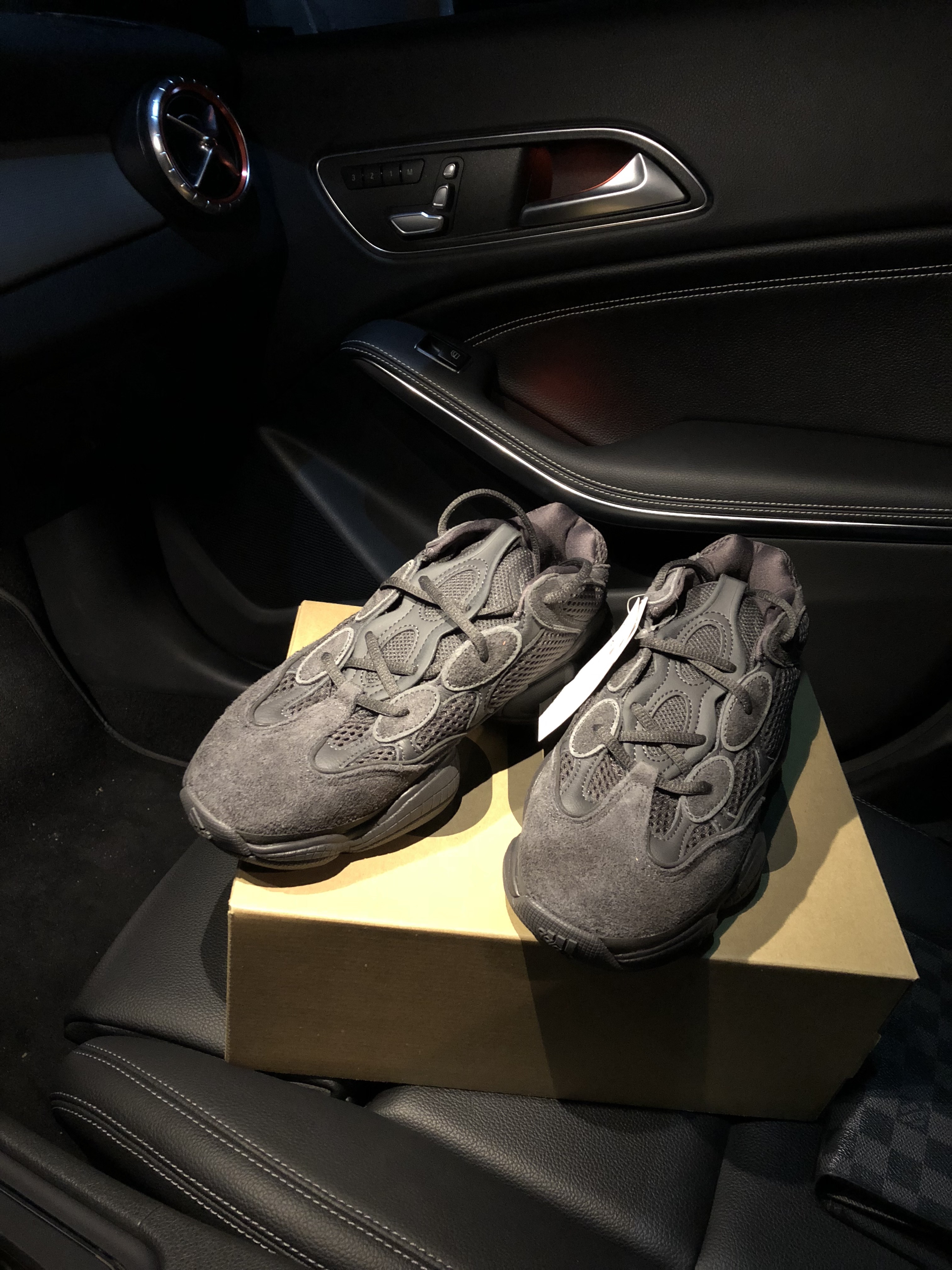 Adidas Yeezy 500 Utility Black 2018/2020 착용 스타일