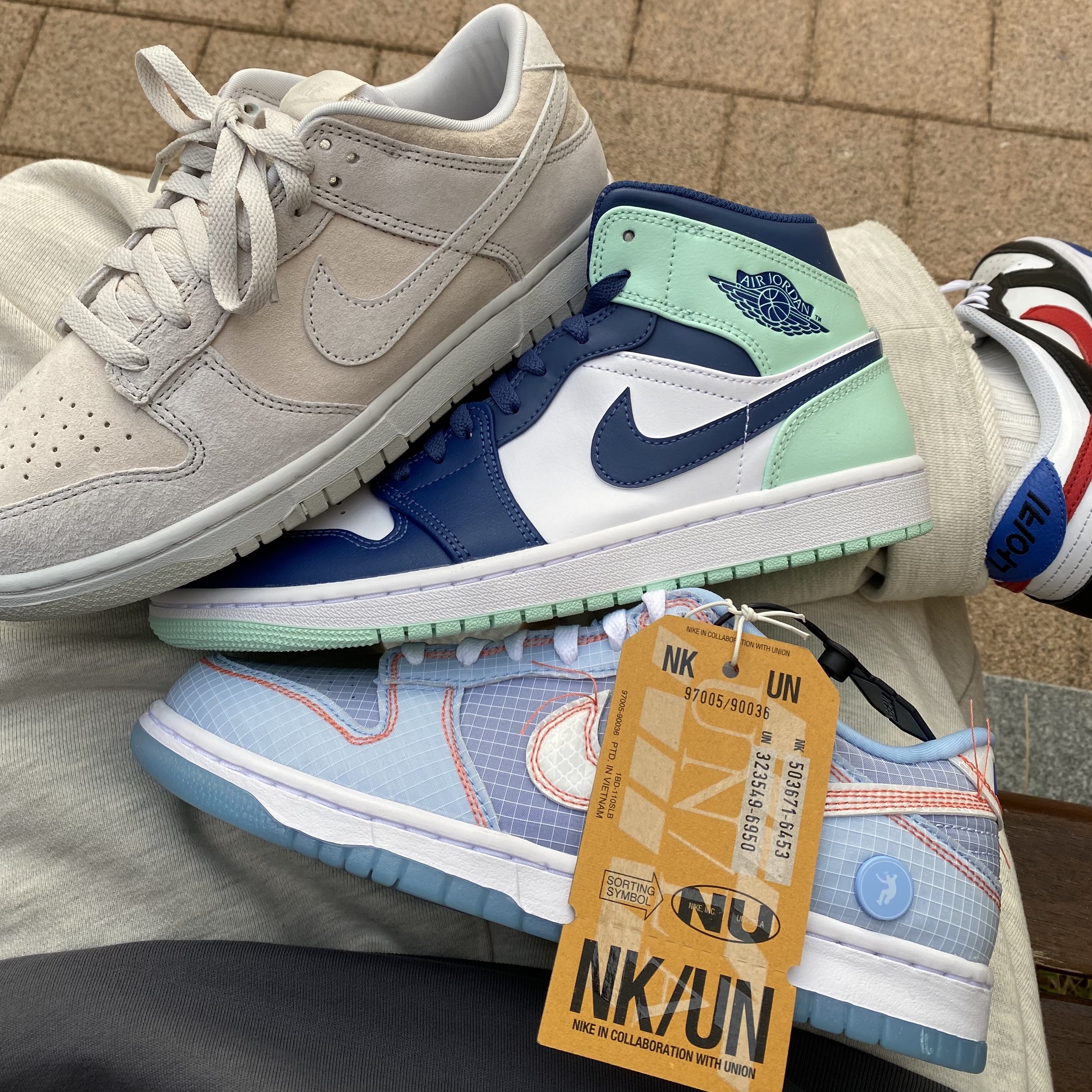 Nike Dunk Low Retro PRM Vast Grey, Jordan 1 Mid Blue Mint 착용 스타일 - 1