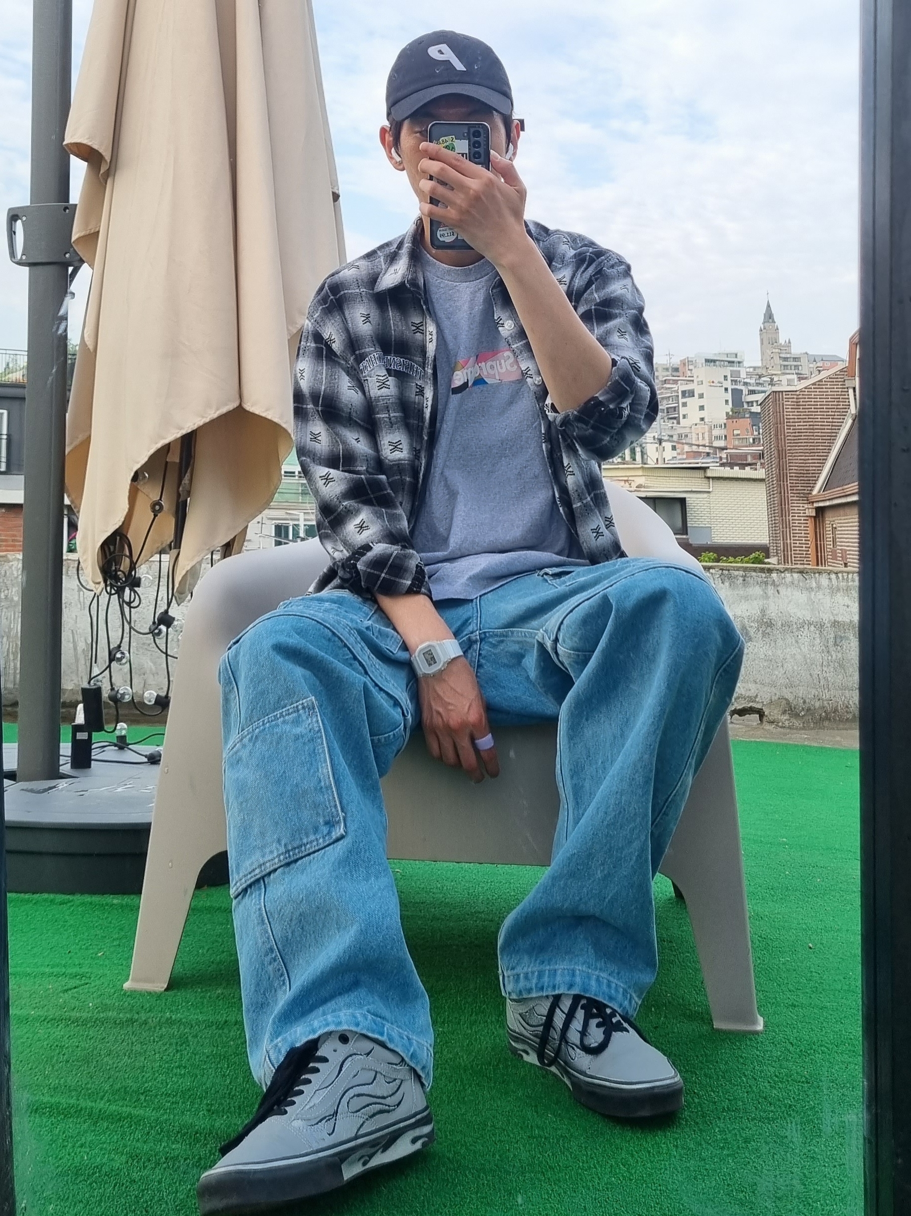 Supreme x Emilio Pucci Box Logo T-Shirt Heather Grey Dusty Pink - 21SS, Supreme Zip-Off Utility Pants Denim - 21FW 착용 스타일 - 2