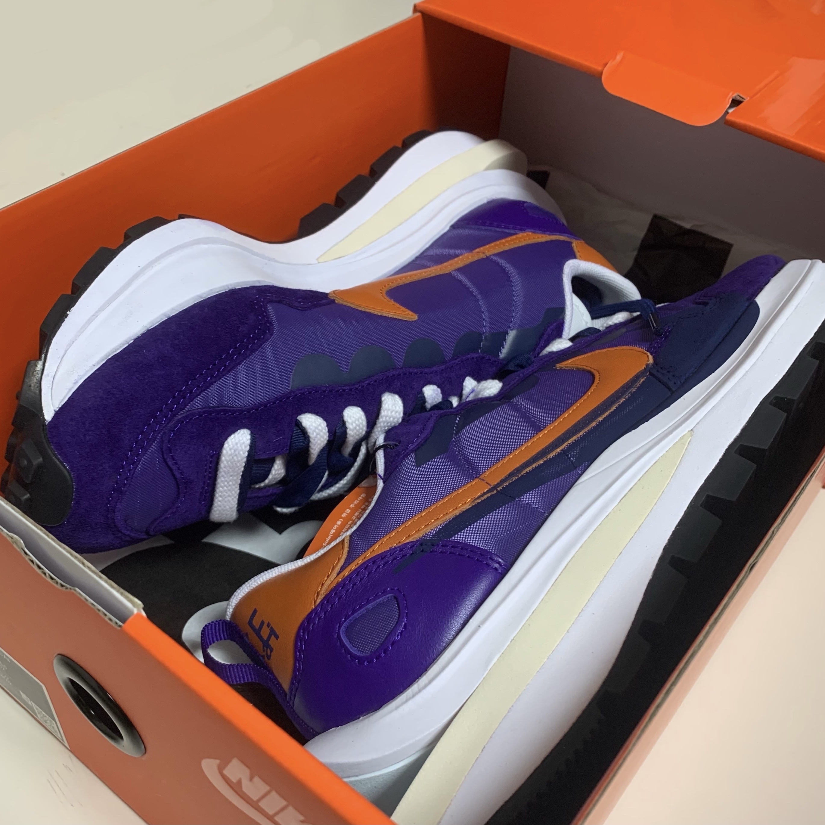 Nike x Sacai VaporWaffle Dark Iris 착용 스타일