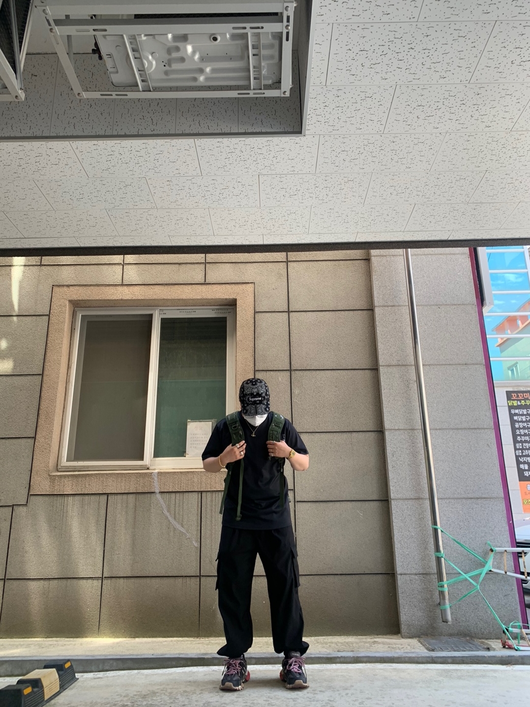 Balenciaga Track Sneakers Black Red 2019, Supreme Bandana Camp Cap Black - 21SS 착용 스타일 - 2