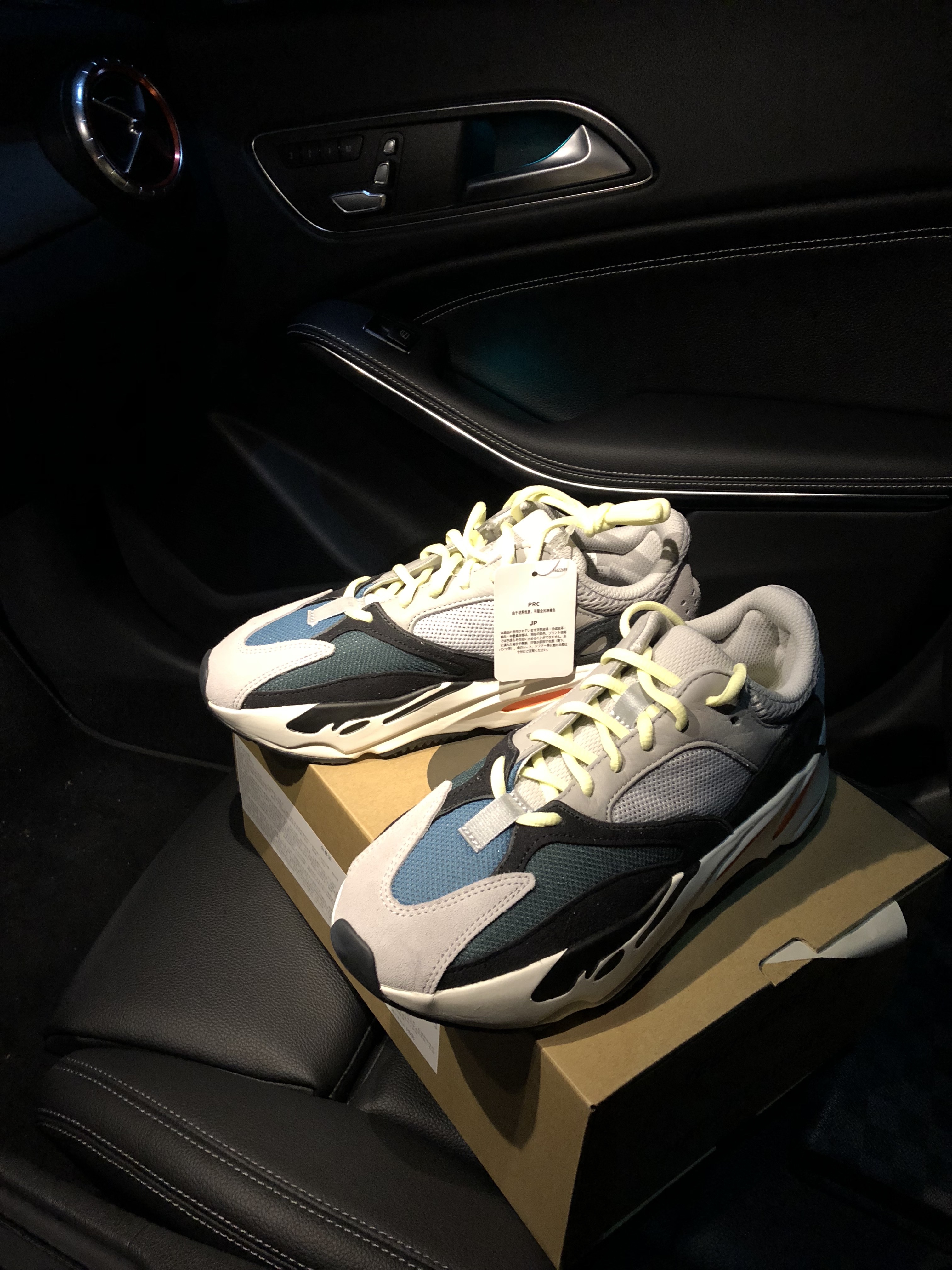 Adidas Yeezy Boost 700 Wave Runner Solid Grey 2017/2019 착용 스타일