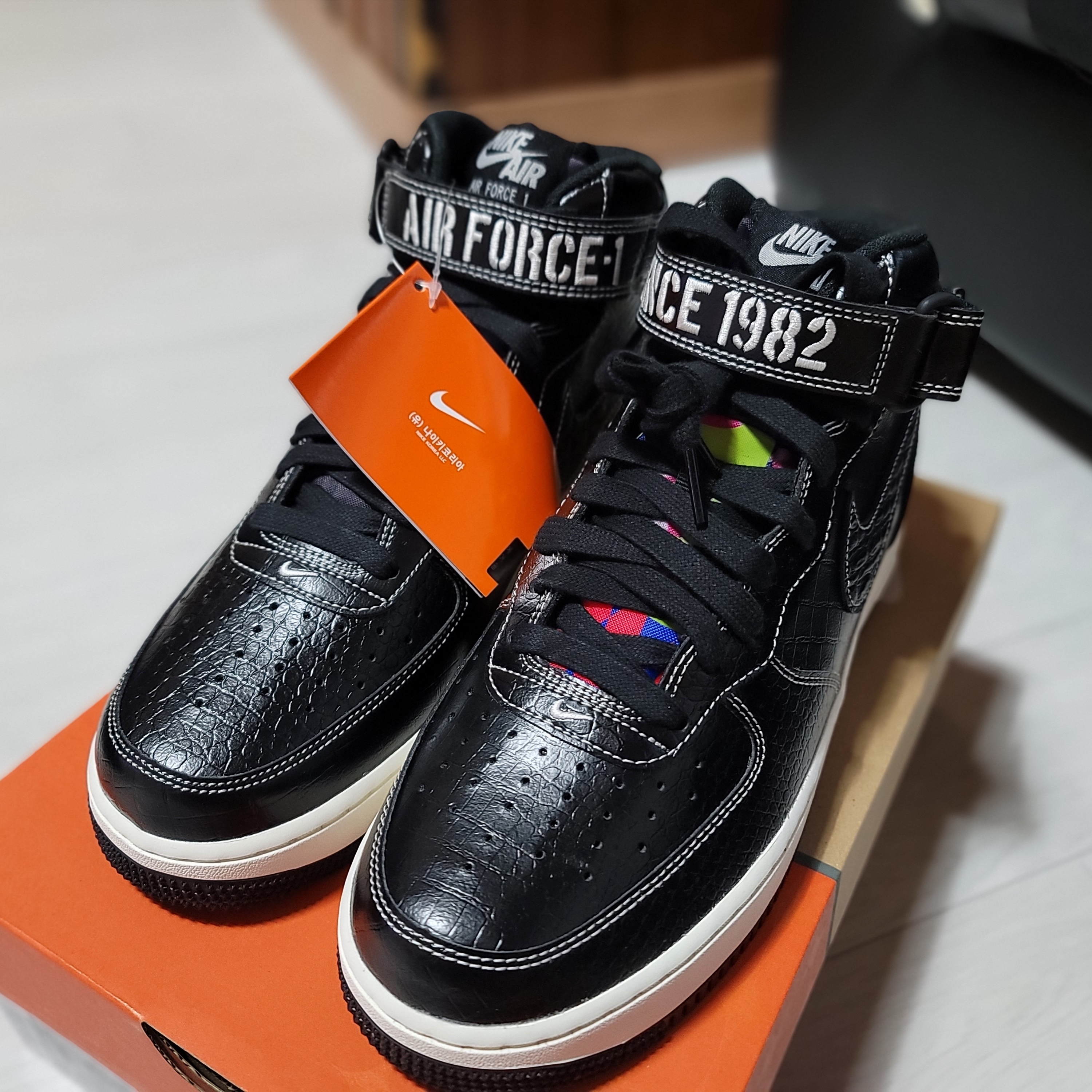 Nike Air Force 1 Mid '07 LX Our Force 1 착용 스타일 - 1