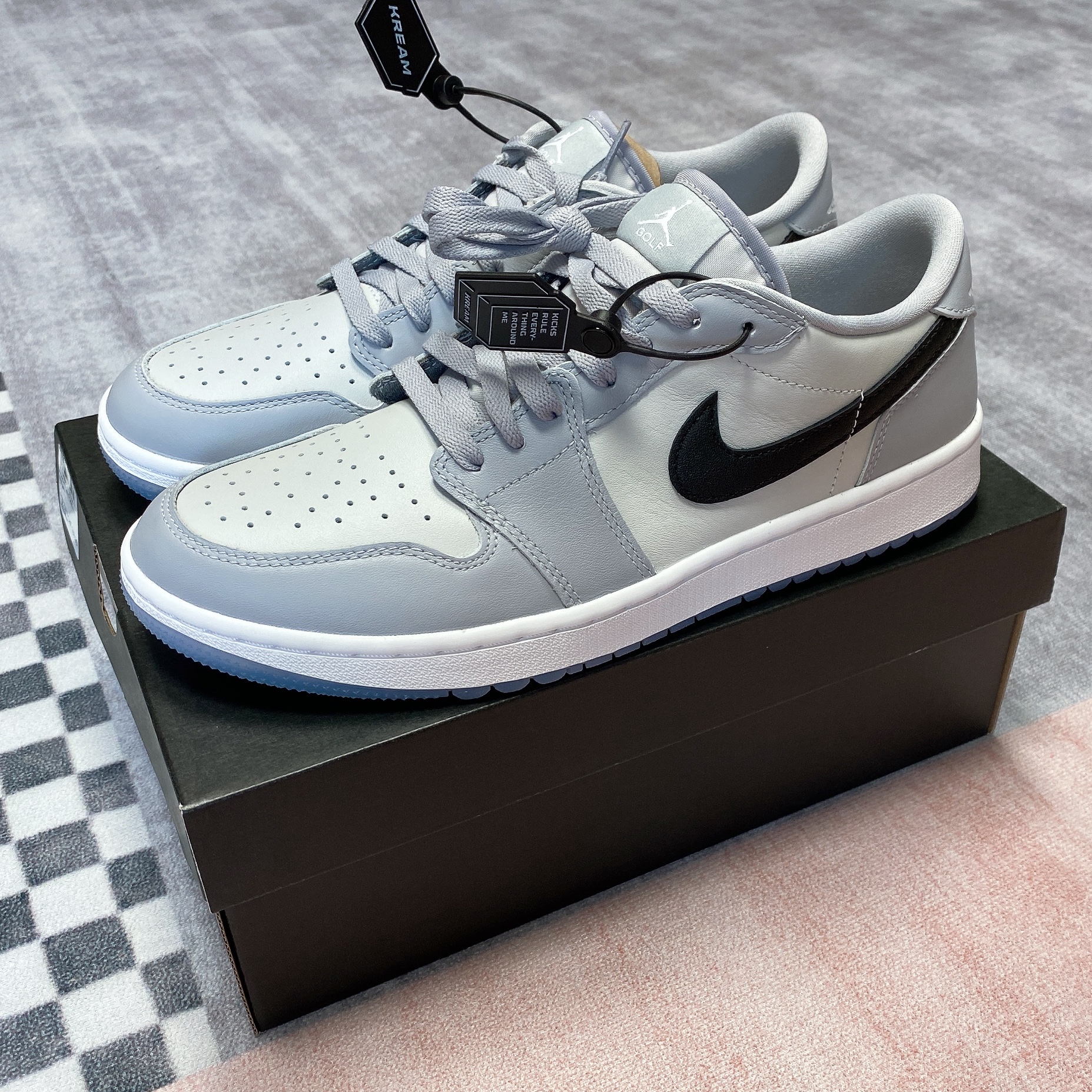 Jordan 1 Low Golf Wolf Grey 착용 스타일 - 2