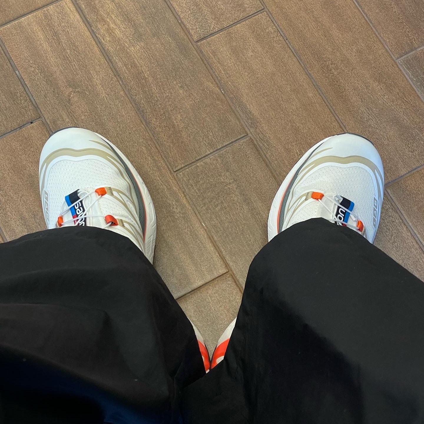 Salomon XT-6 Sand 착용 스타일