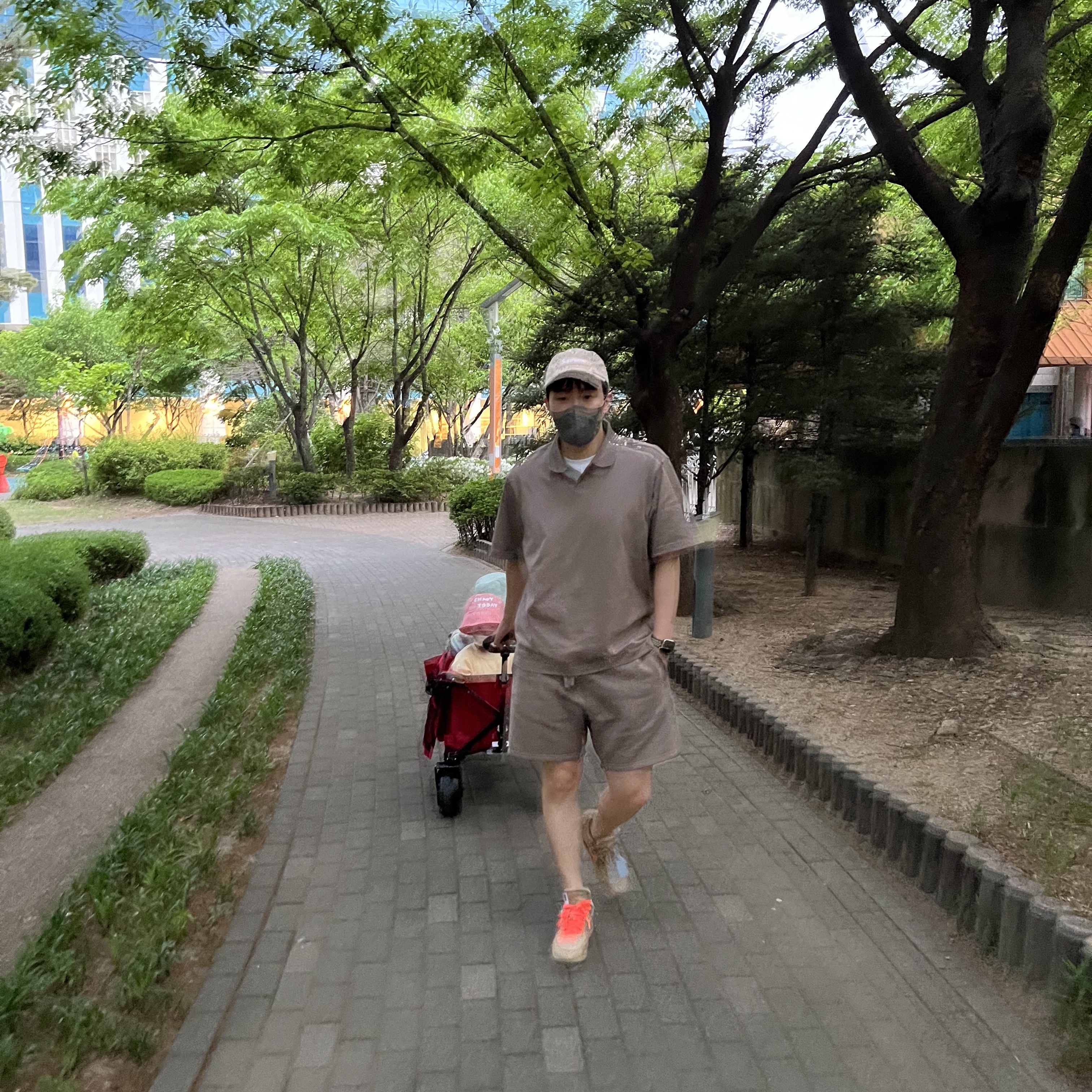 Essentials T-Shirt Taupe - 21SS, Essentials Sweatshorts Taupe - 21SS 착용 스타일 - 2