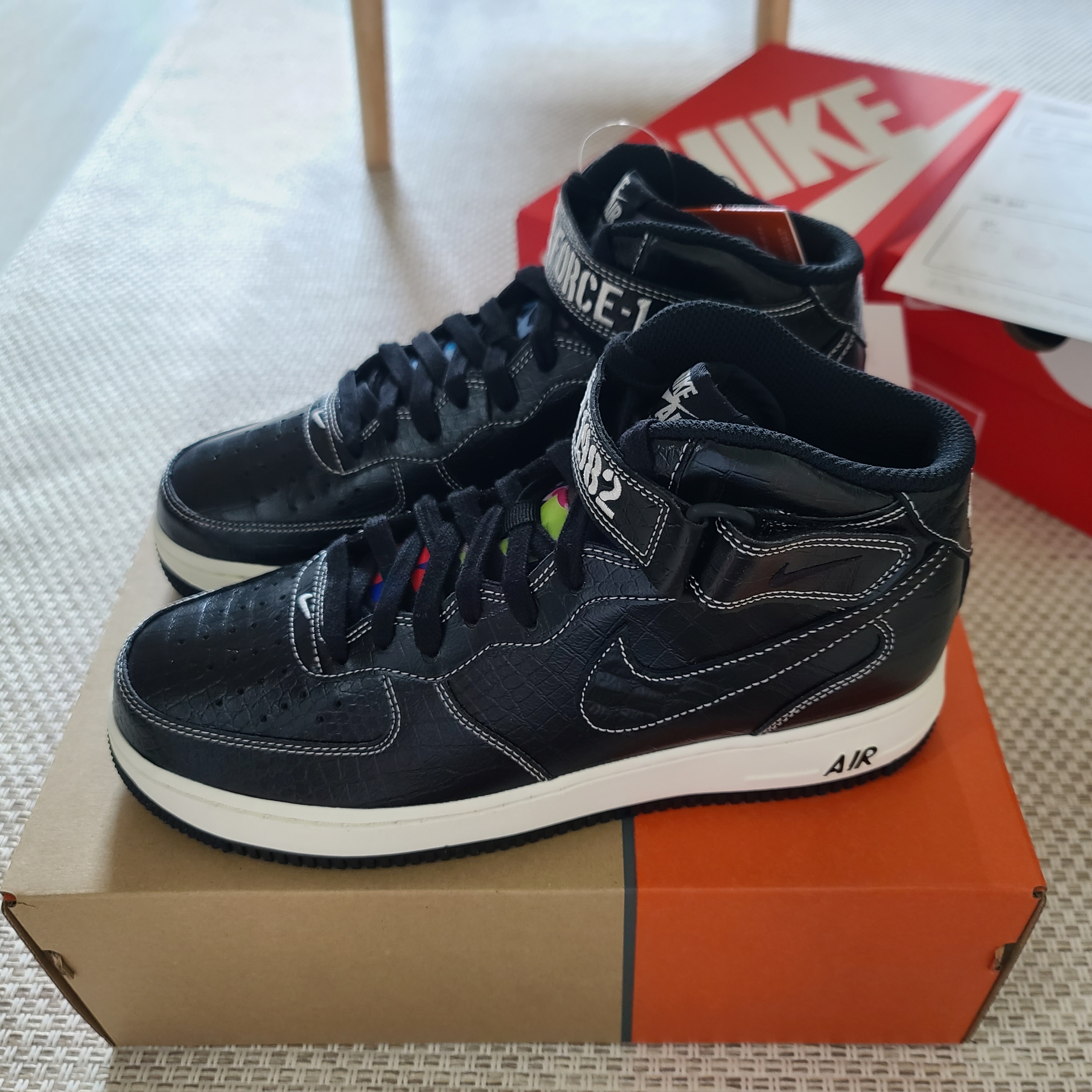 Nike Air Force 1 Mid '07 LX Our Force 1 착용 스타일 - 1