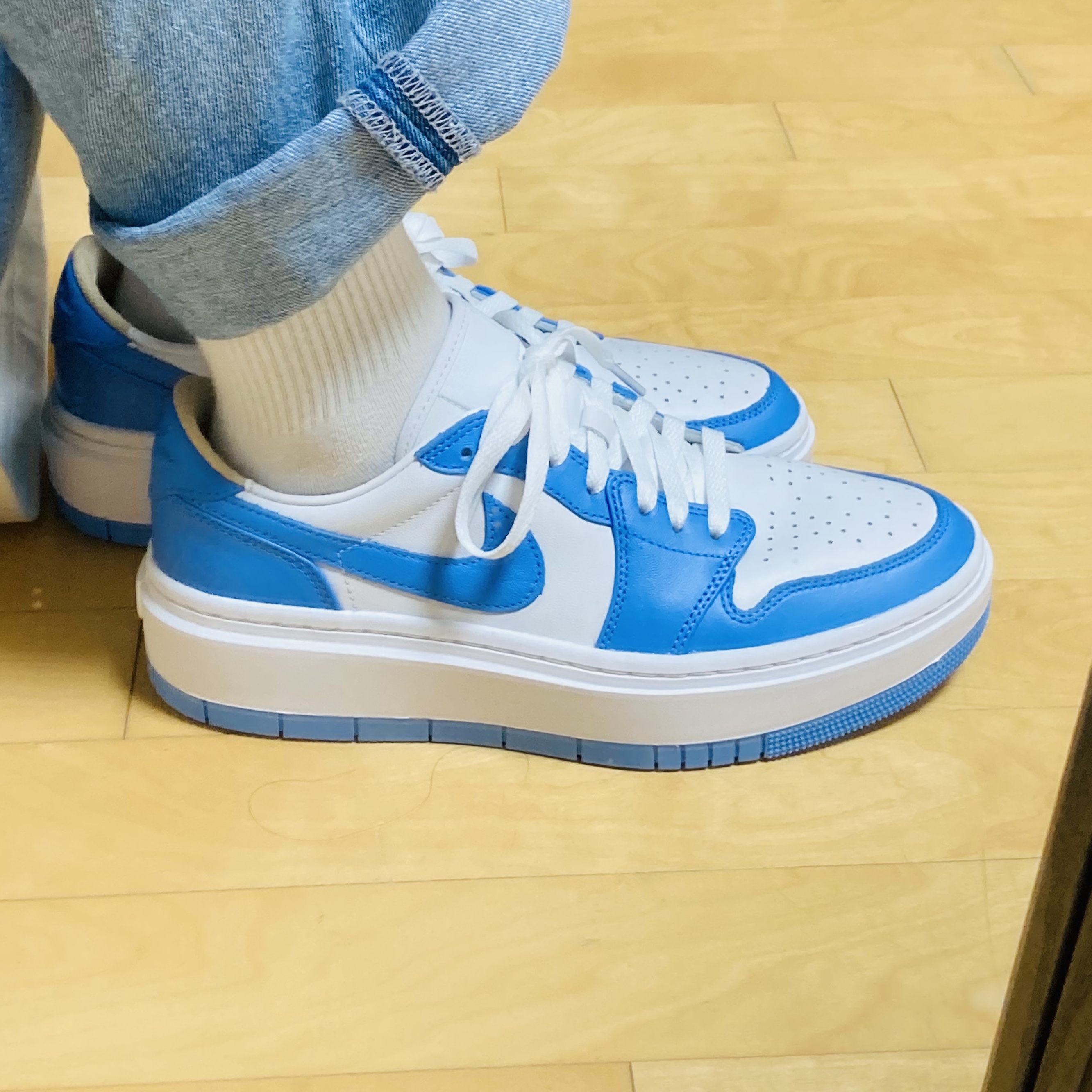 (W) Jordan 1 Elevate Low SE University Blue 착용 스타일 - 2