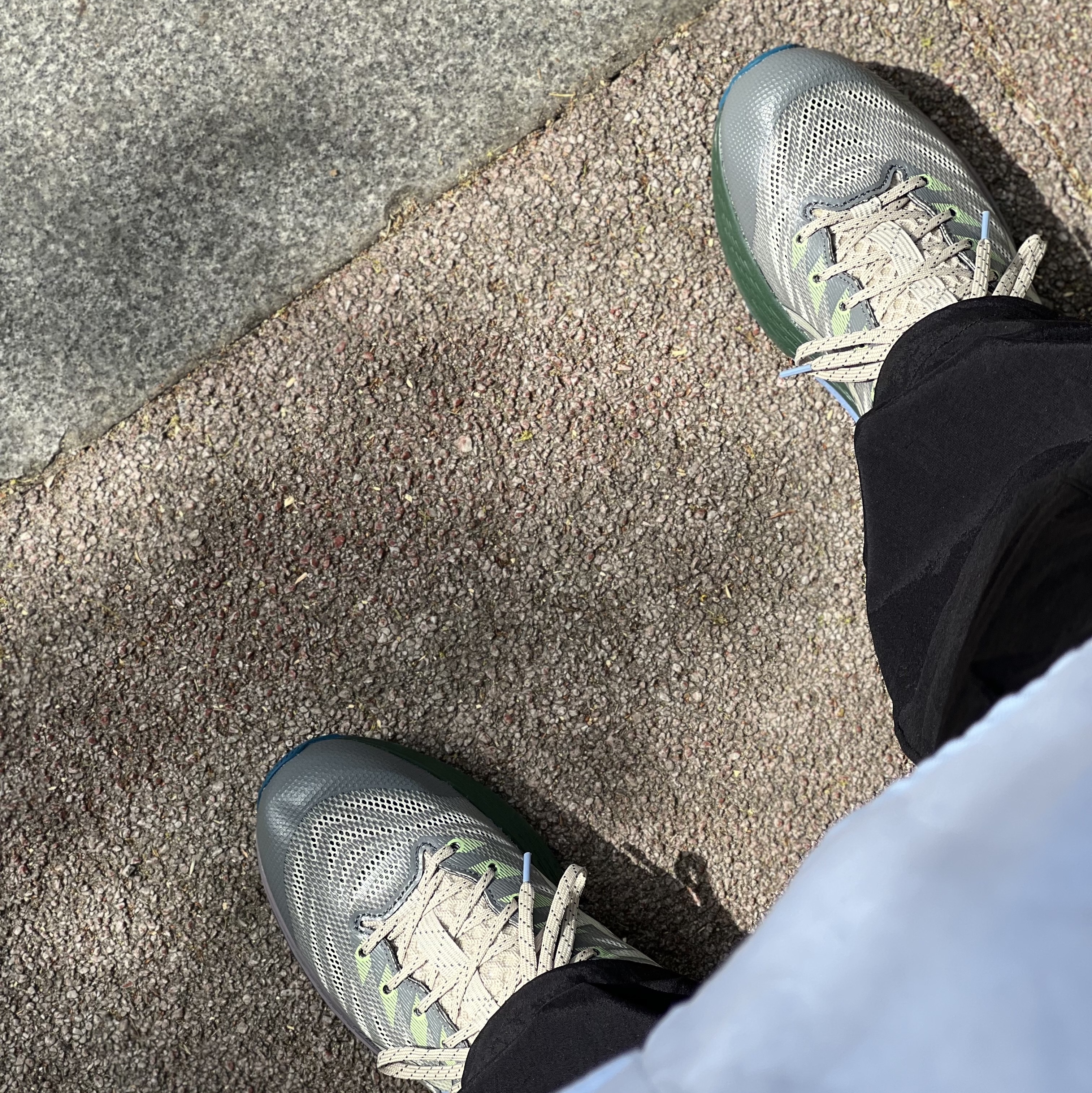 (W) Asics FN3-S Gel-Kayano 28 Gargoyle Fog 착용 스타일 - 3