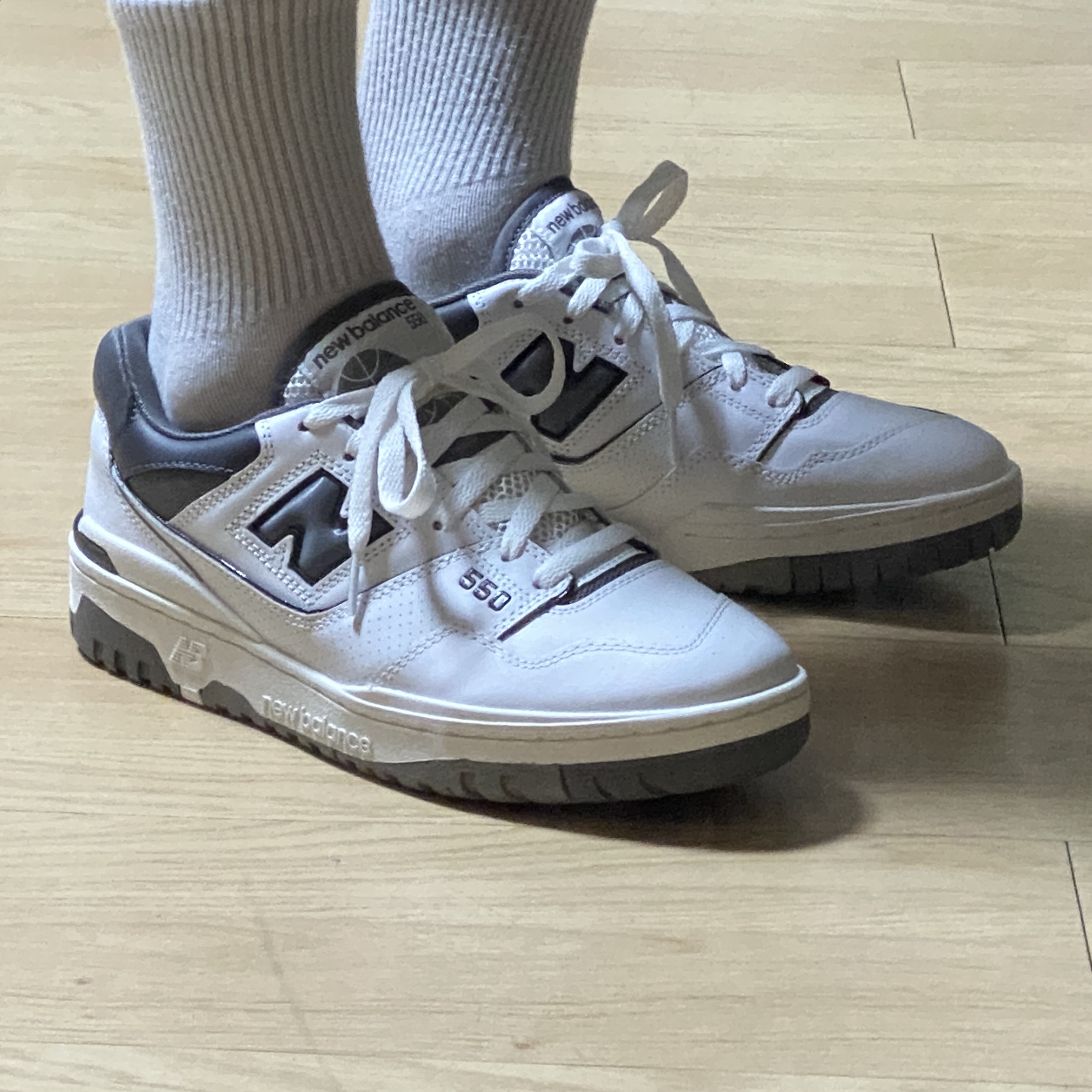 New Balance 550 White Grey Dark Grey - 2E Wide 착용 스타일
