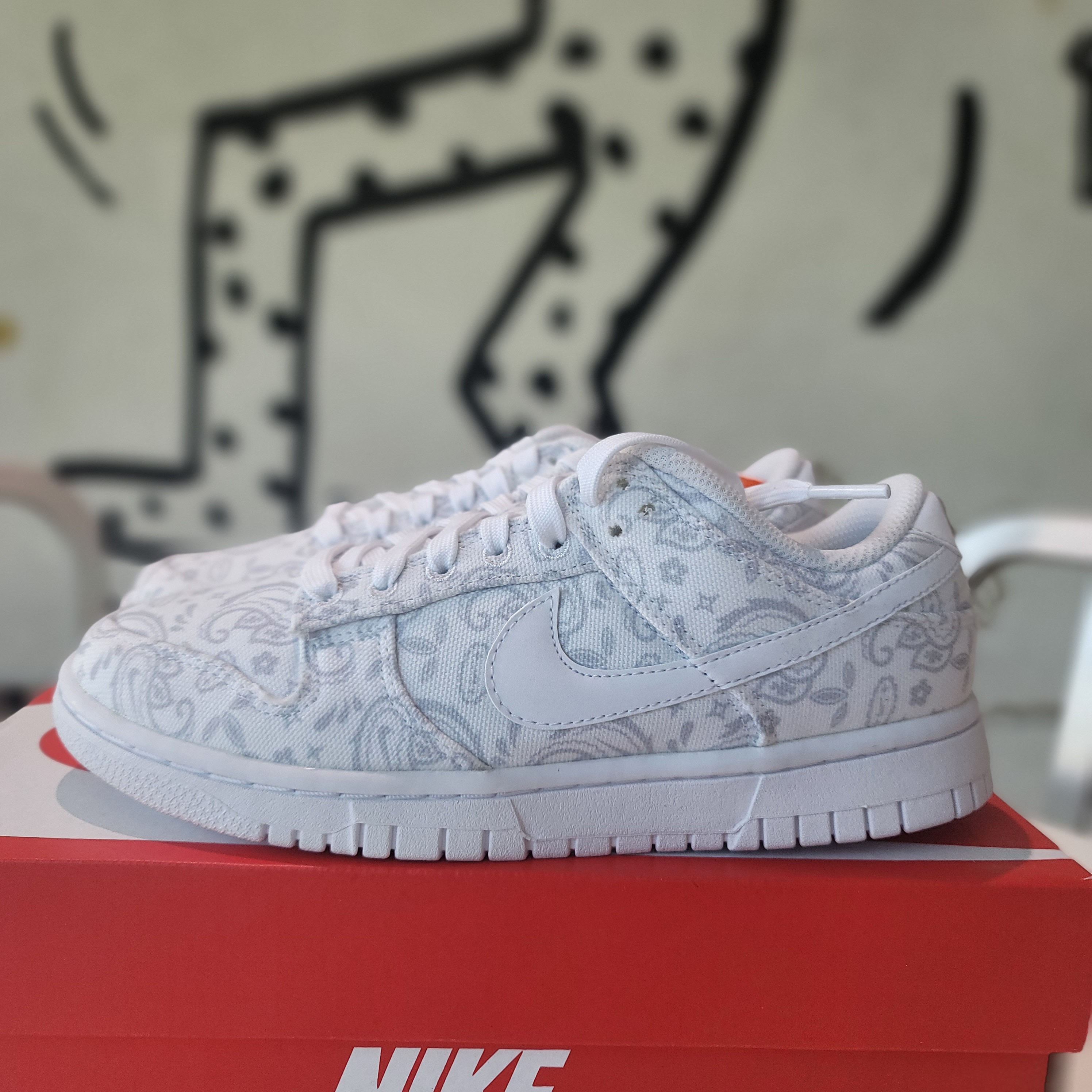 Nike Dunk Low SE Copy and Paste, (W) Nike Dunk Low Essential White Paisley 착용 스타일 - 4
