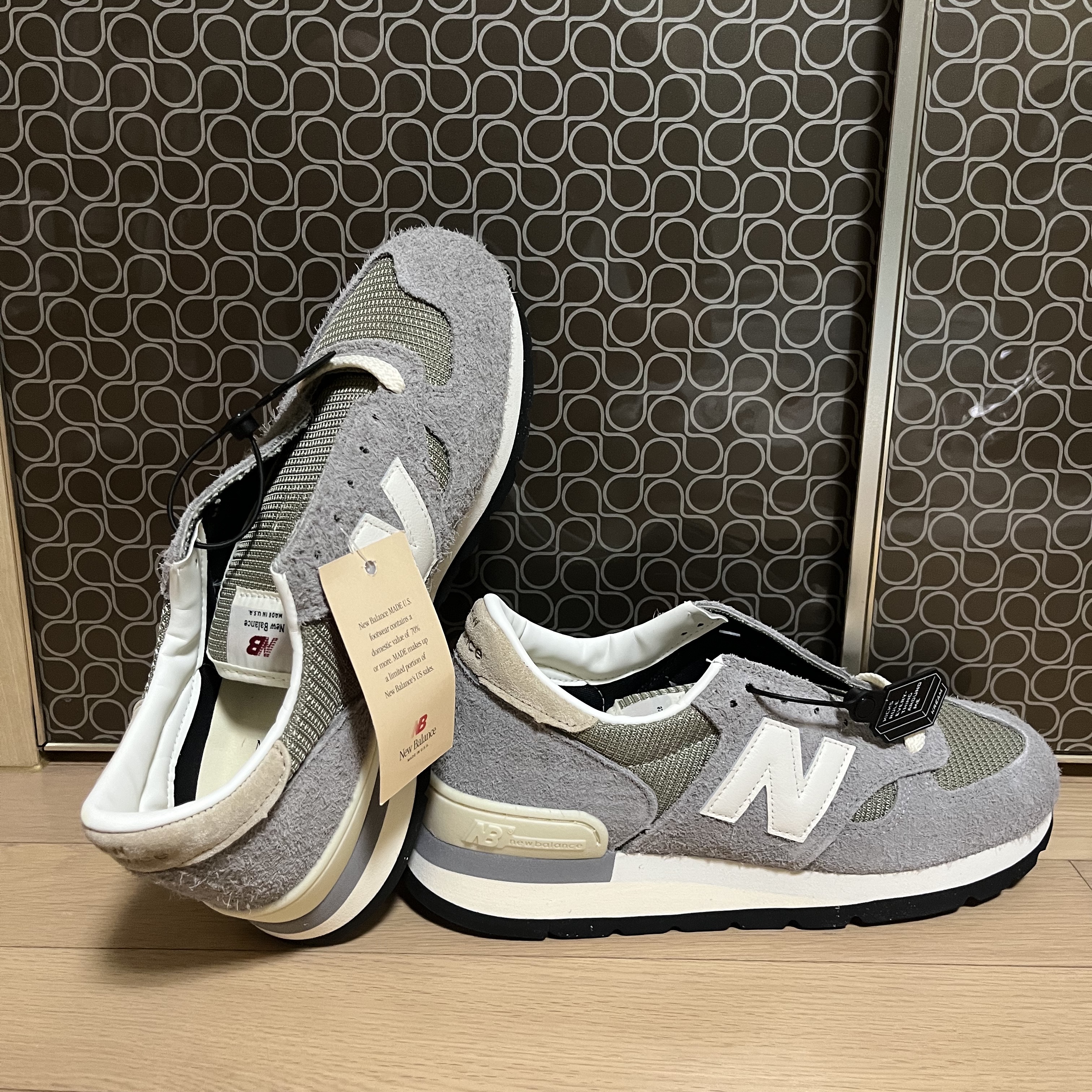 New Balance 990v1 Made in USA Marblehead Incense 착용 스타일