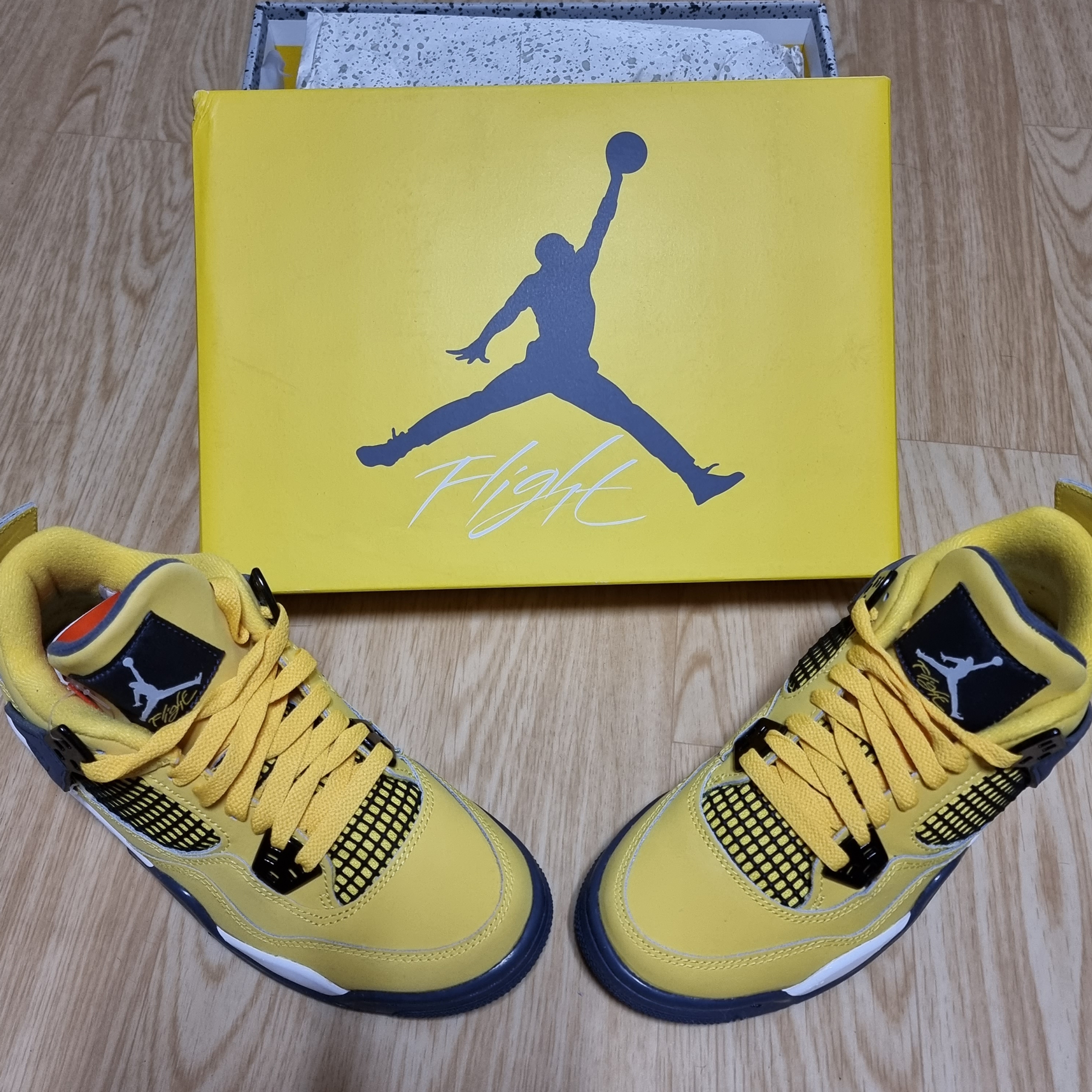 (GS) Jordan 4 Retro Tour Yellow 착용 스타일