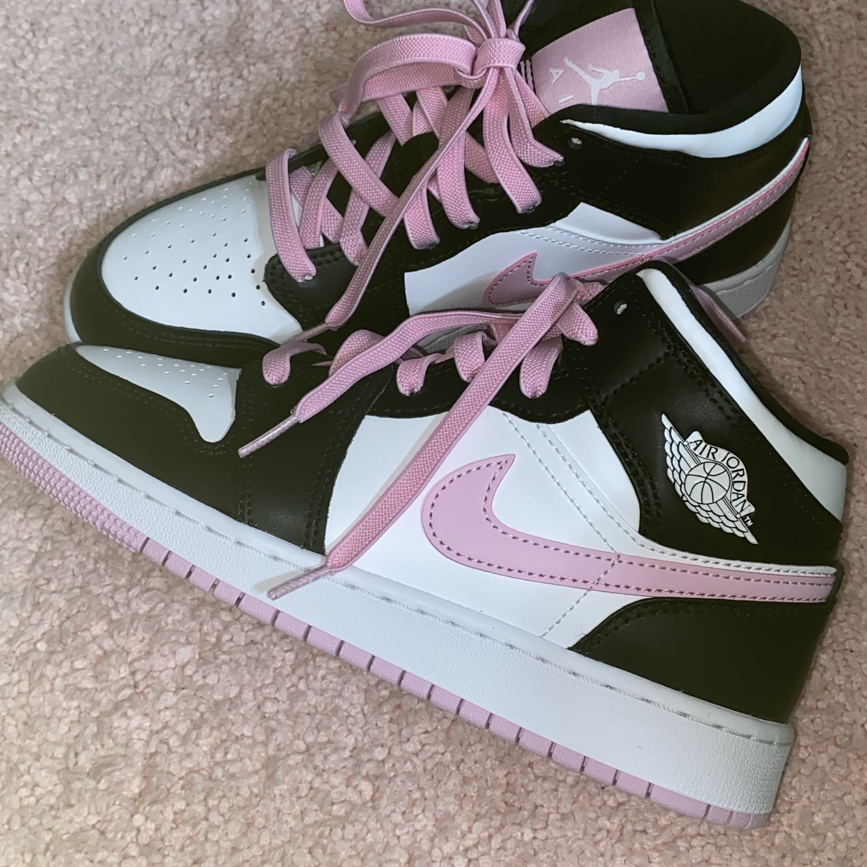(GS) Jordan 1 Mid Light Arctic Pink 착용 스타일 - 1
