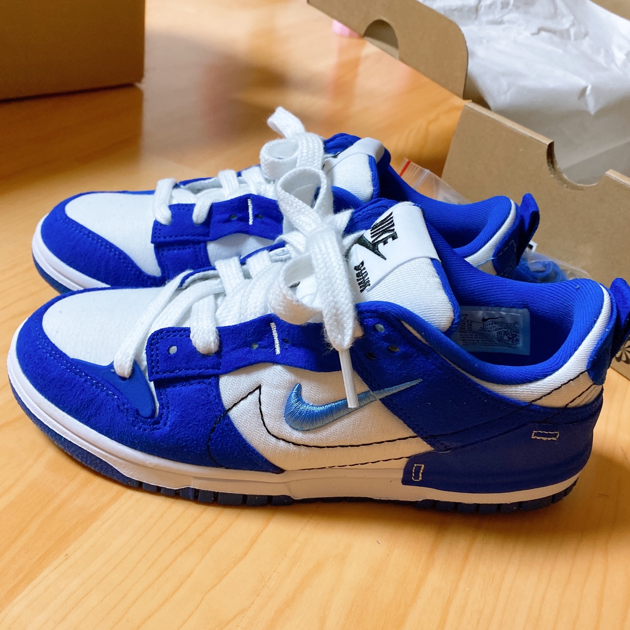 (W) Nike Dunk Low Disrupt 2 White and University Blue 착용 스타일 - 2