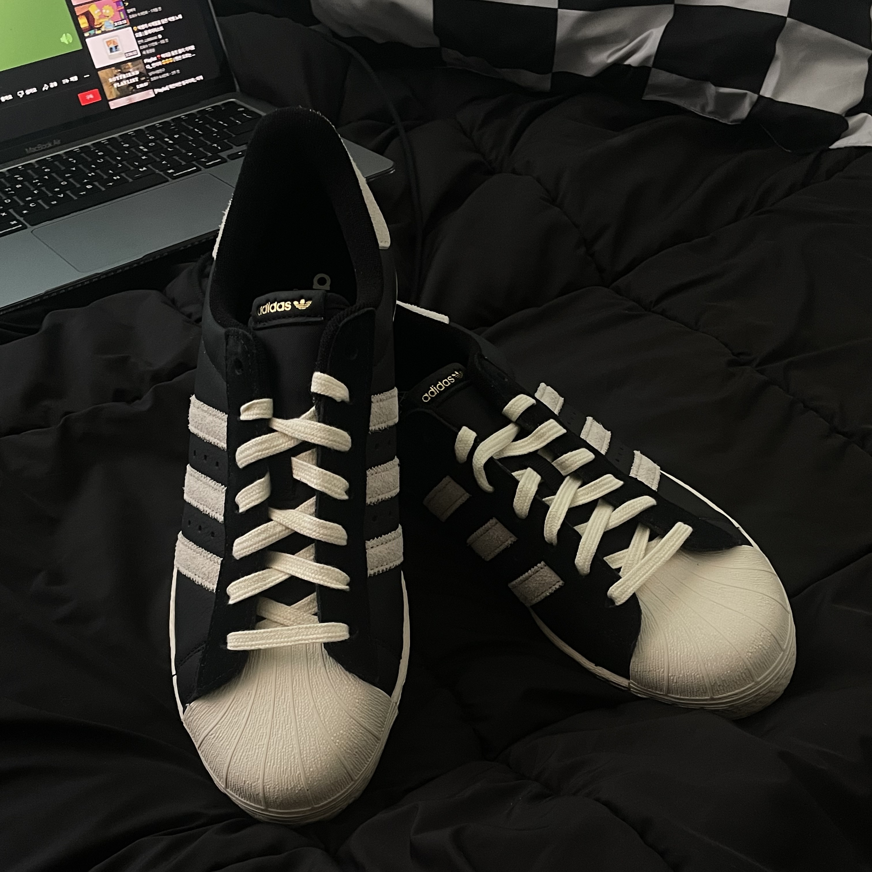 Adidas Superstar 82 Black White 착용 스타일