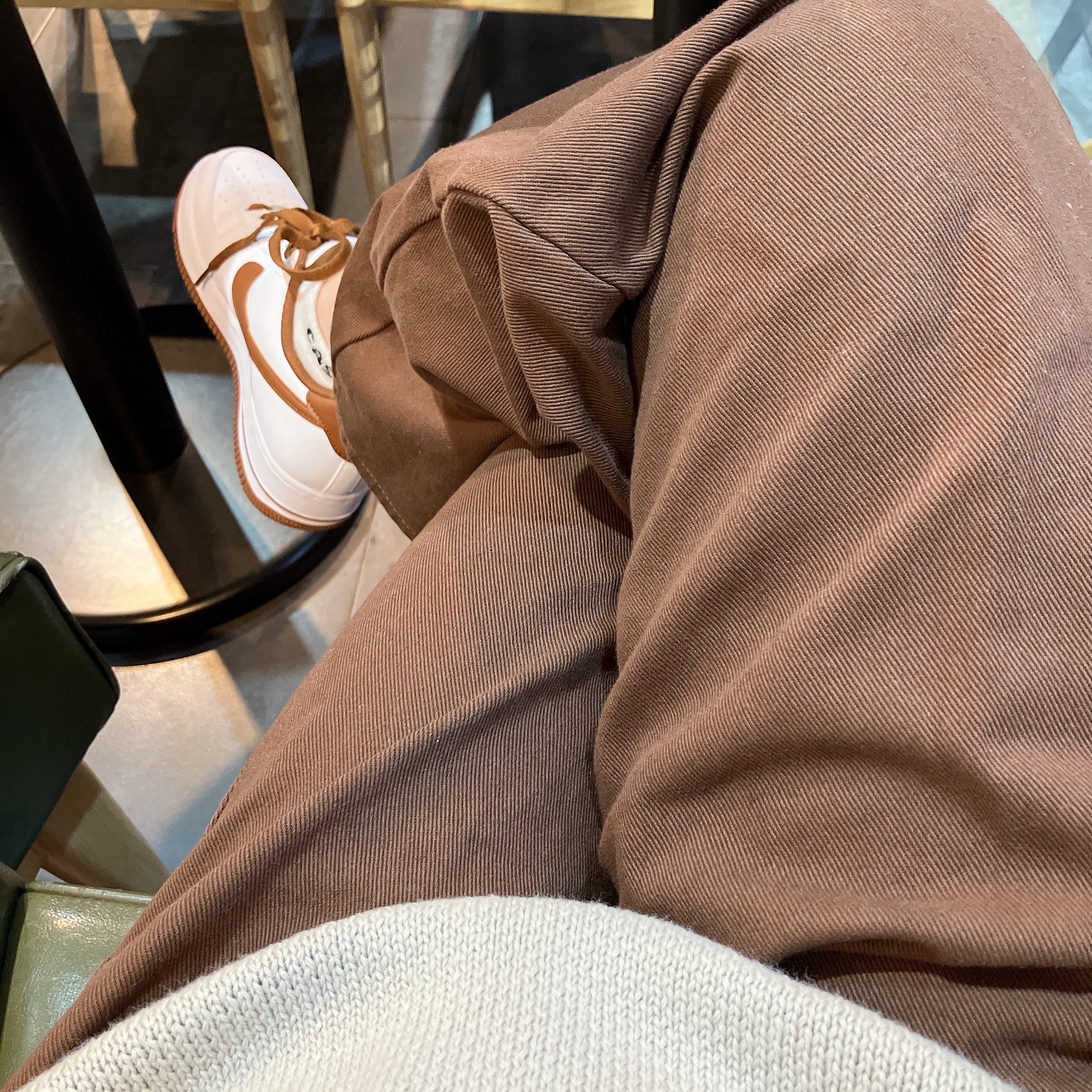 Nike Air Force 1 '07 Pecan 착용 스타일
