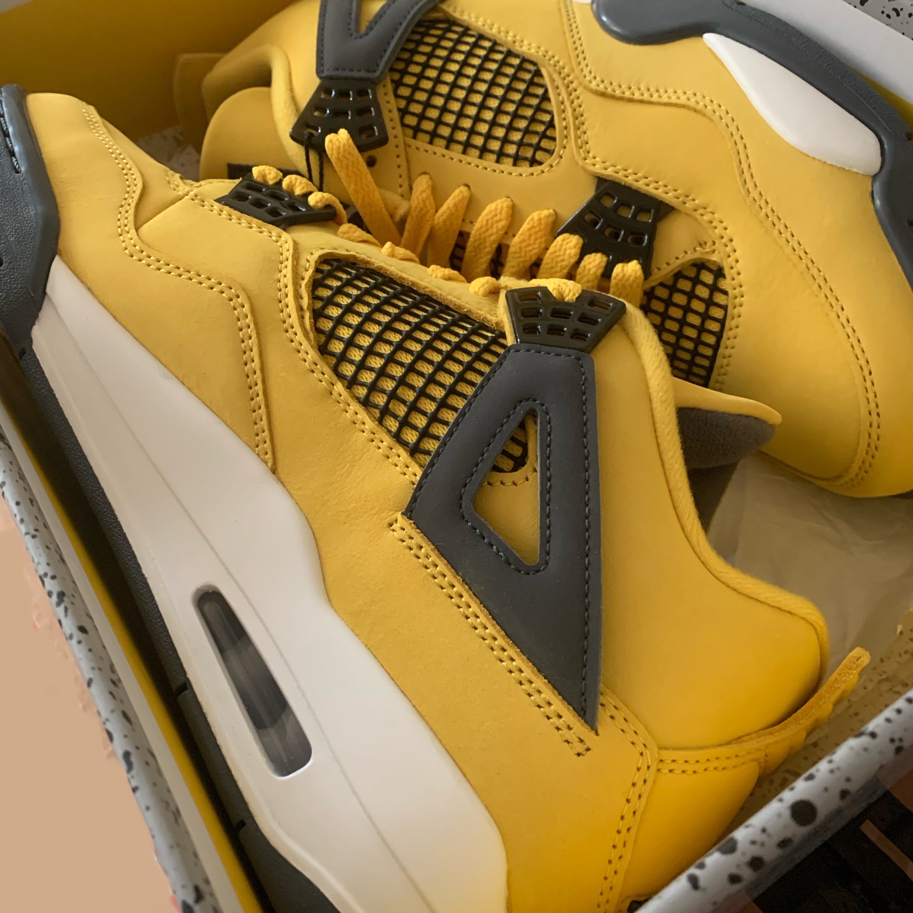 Jordan 4 Retro Tour Yellow 착용 스타일