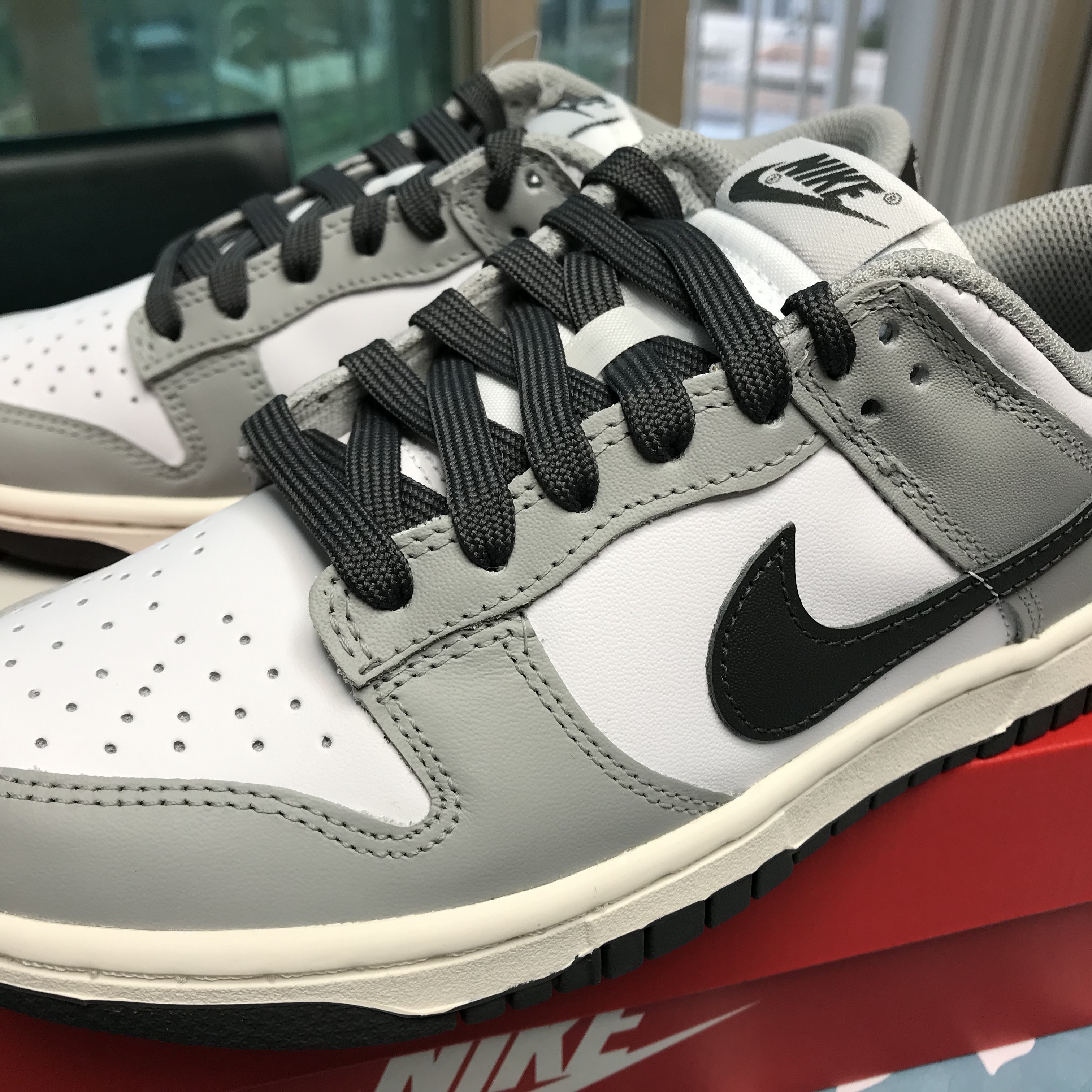 (W) Nike Dunk Low Light Smoke Grey 착용 스타일 - 2