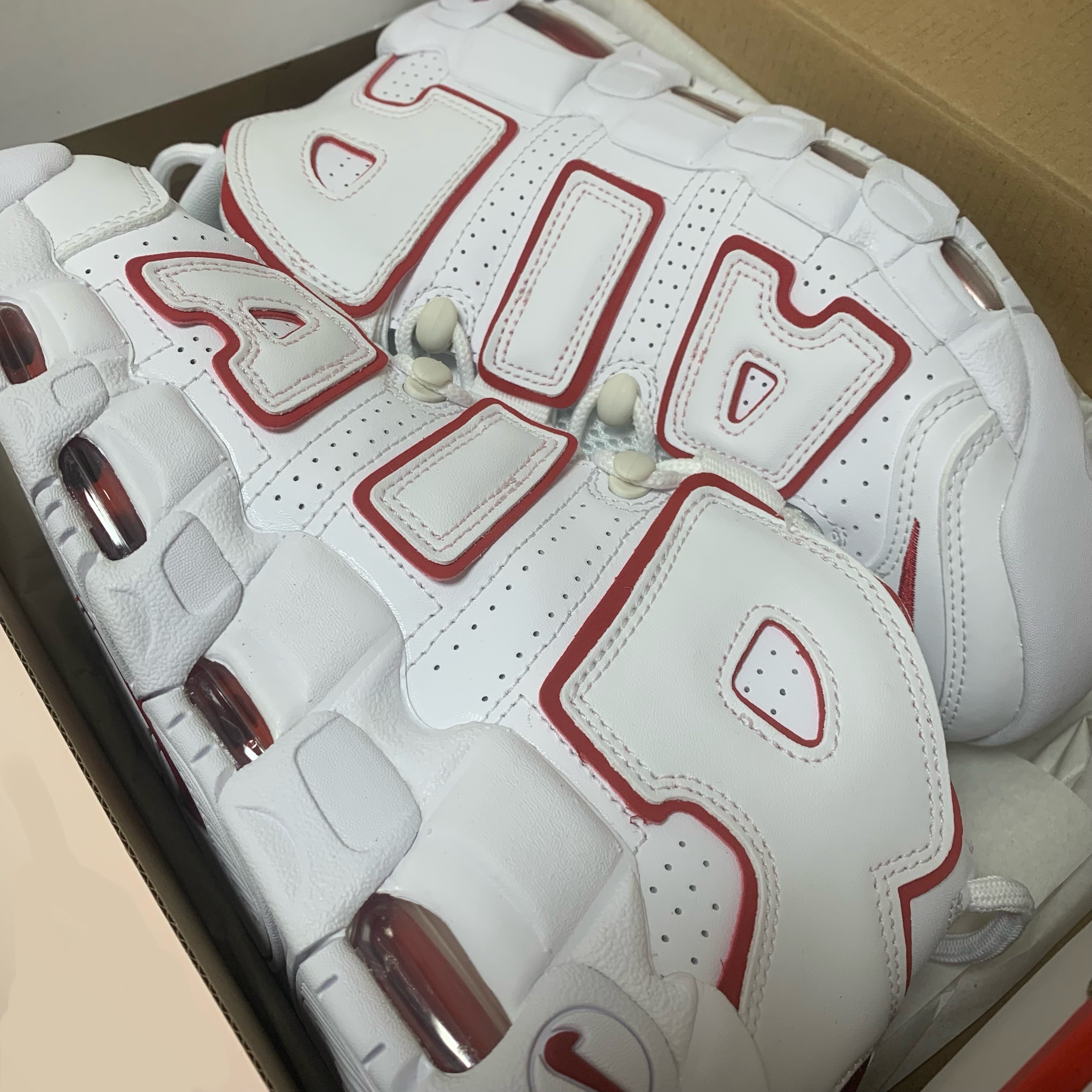Nike Air More Uptempo White Varsity Red 2021 착용 스타일