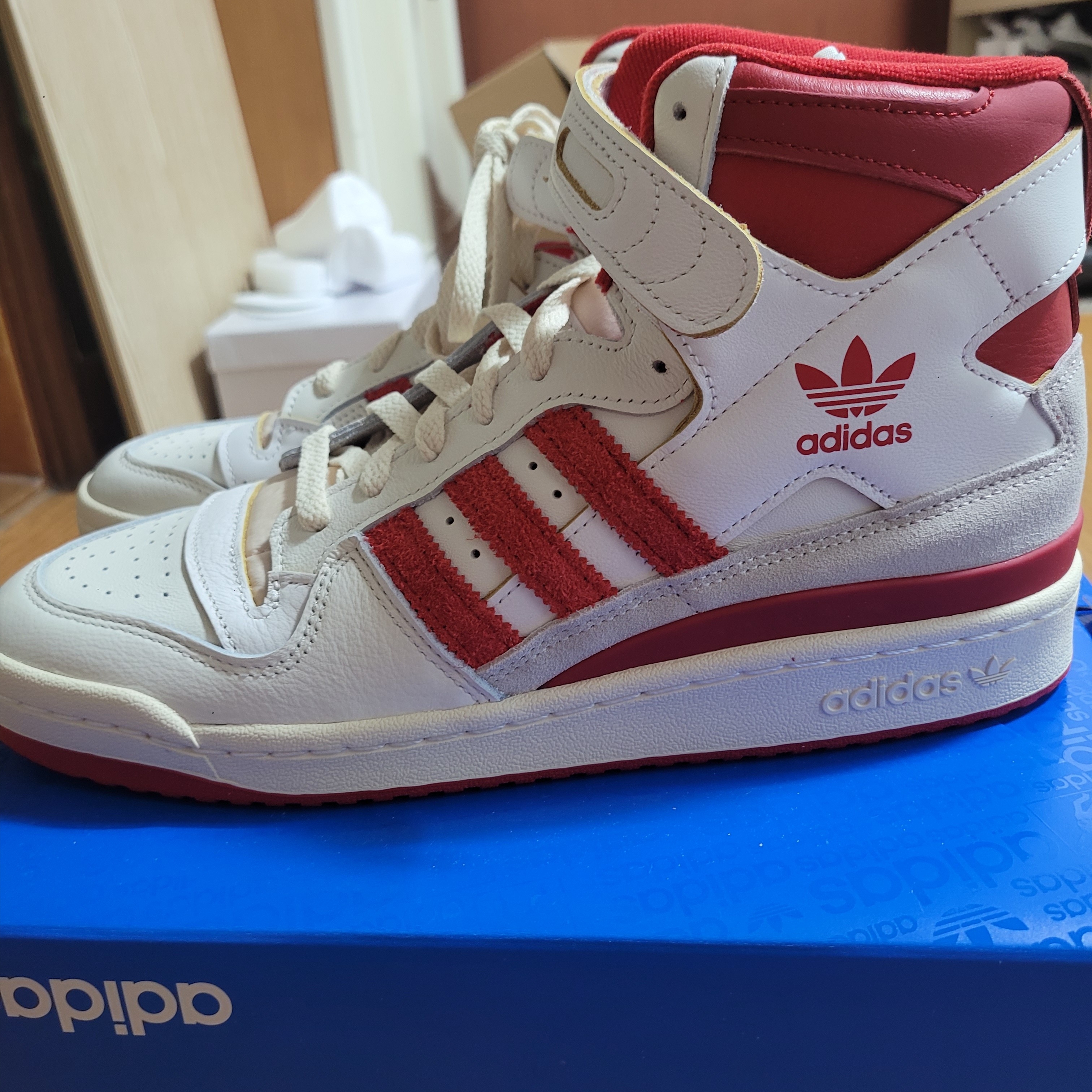 Adidas Forum 84 High Team Power Red 착용 스타일