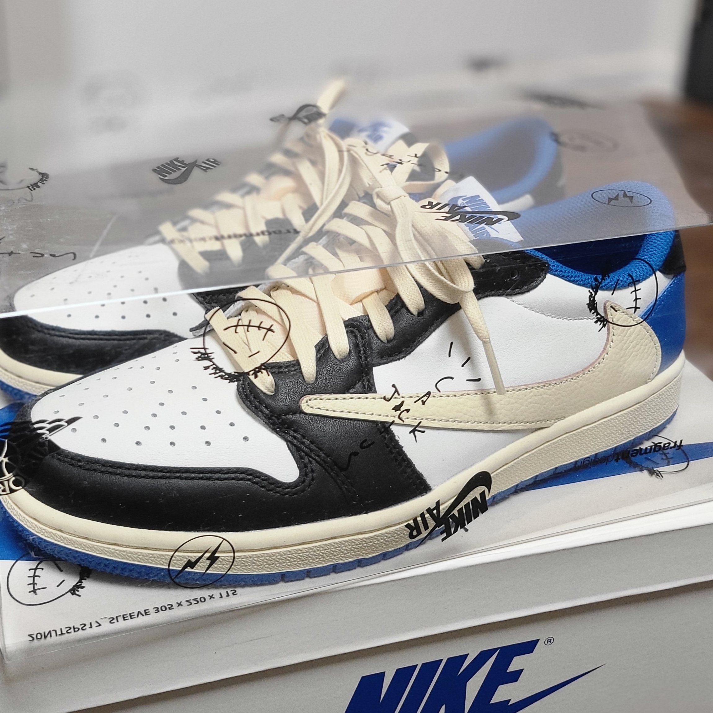 Jordan 1 x Travis Scott x Fragment Retro Low OG SP Military Blue 착용 스타일
