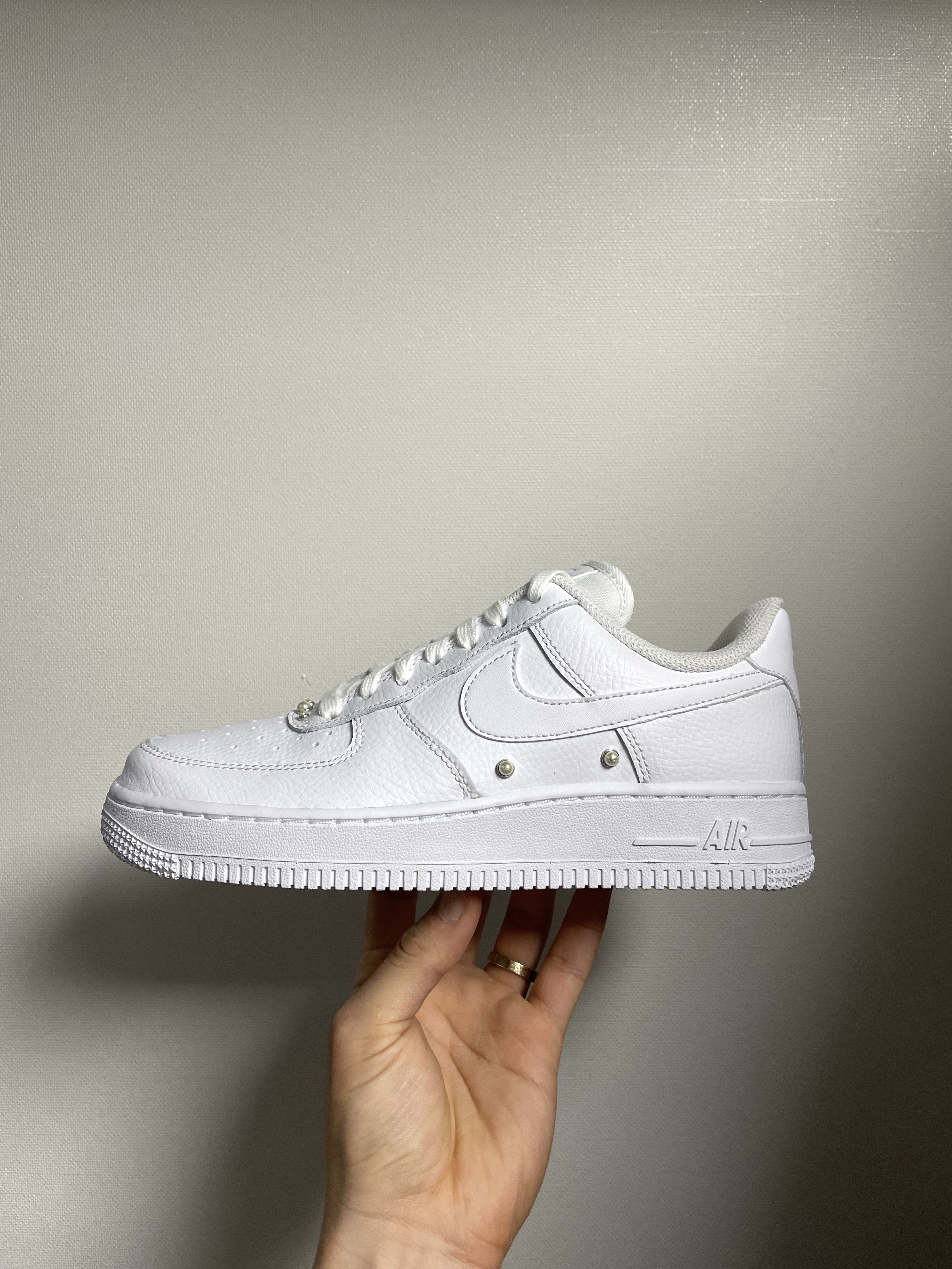 (W) Nike Air Force 1 '07 SE White Pearl 착용 스타일 - 1