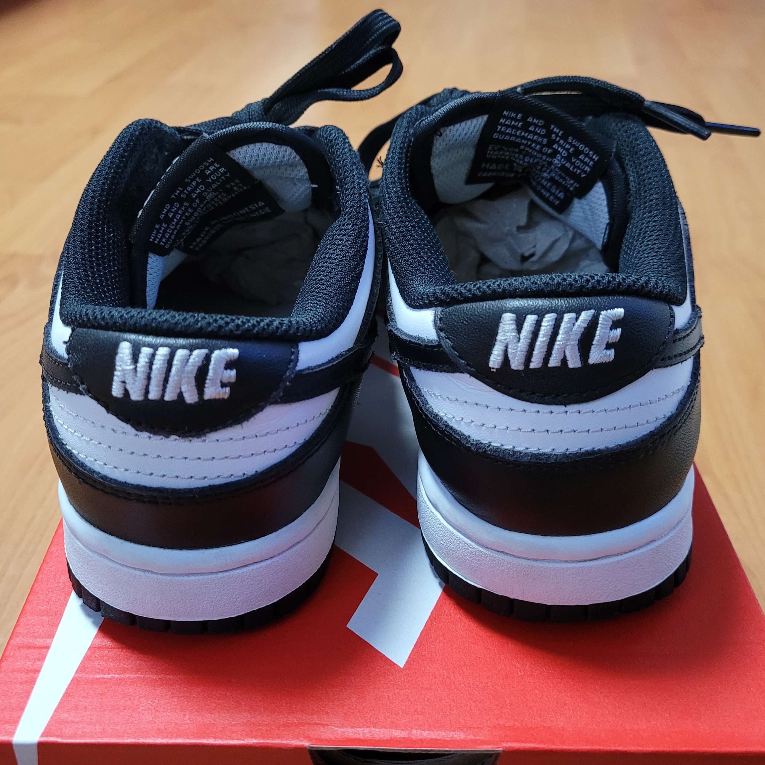 (W) Nike Dunk Low Essential Black Paisley 착용 스타일 - 5