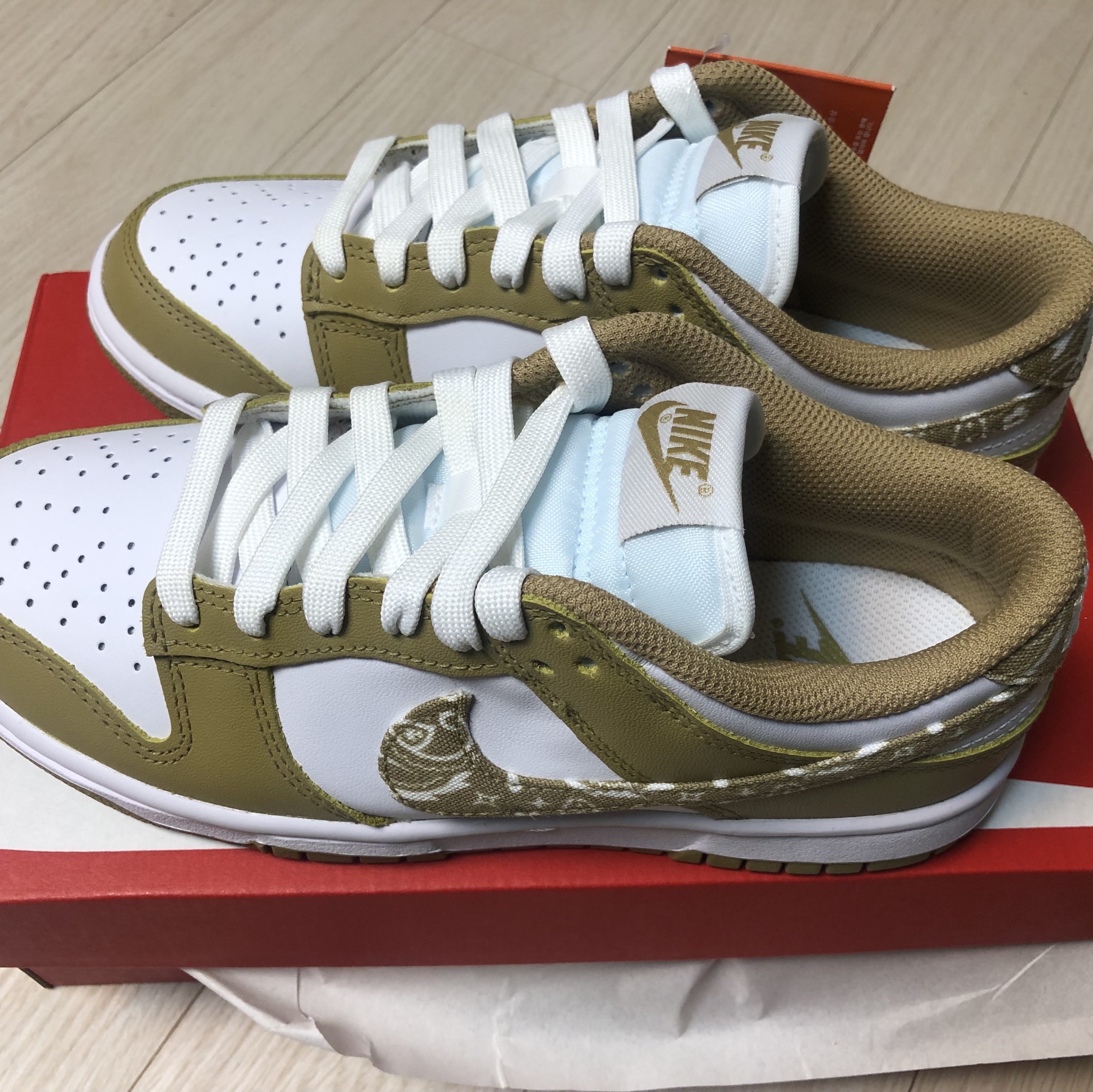 (W) Nike Dunk Low Essential Barley Paisley 착용 스타일 - 1