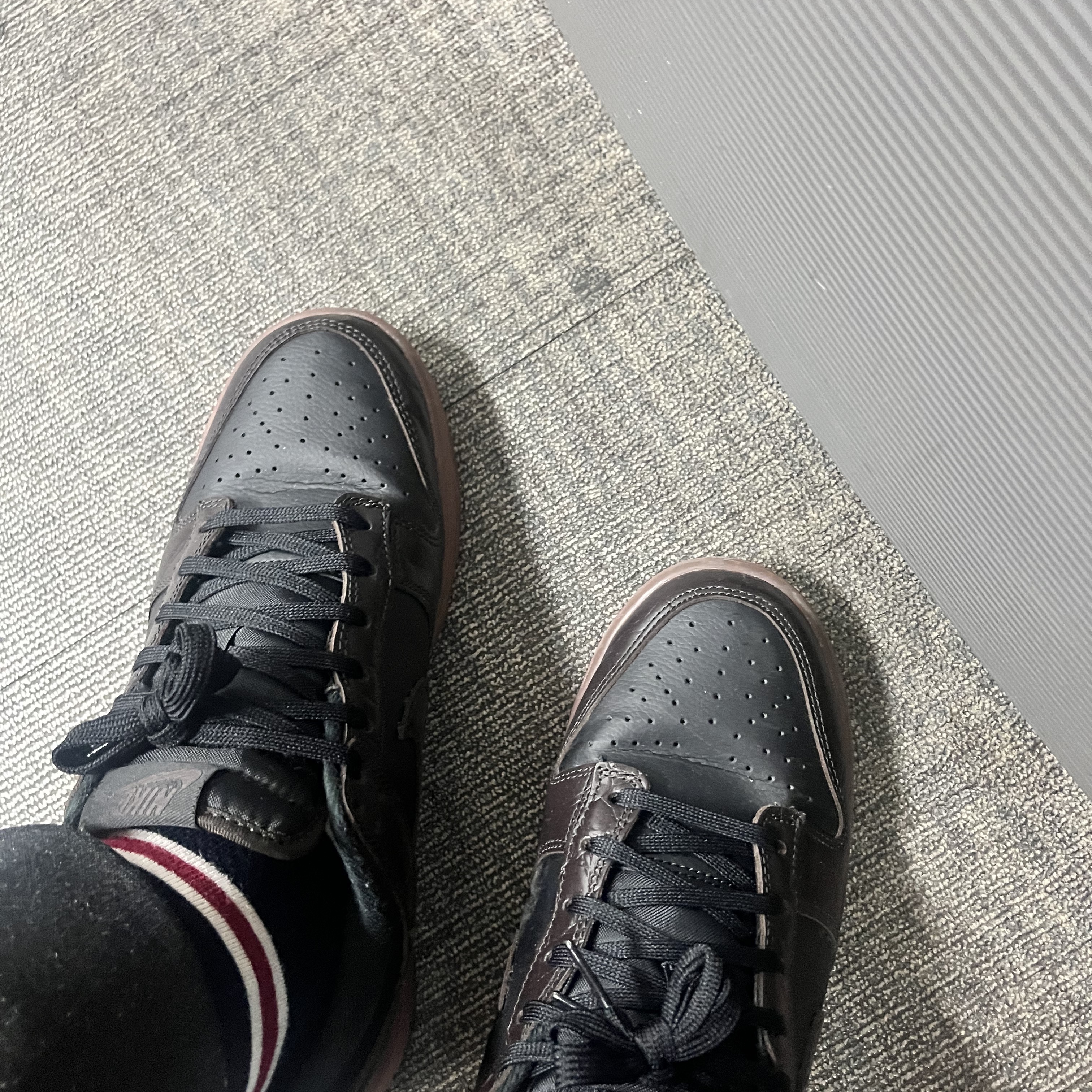 Nike Dunk Low SE Velvet Brown and Black 착용 스타일