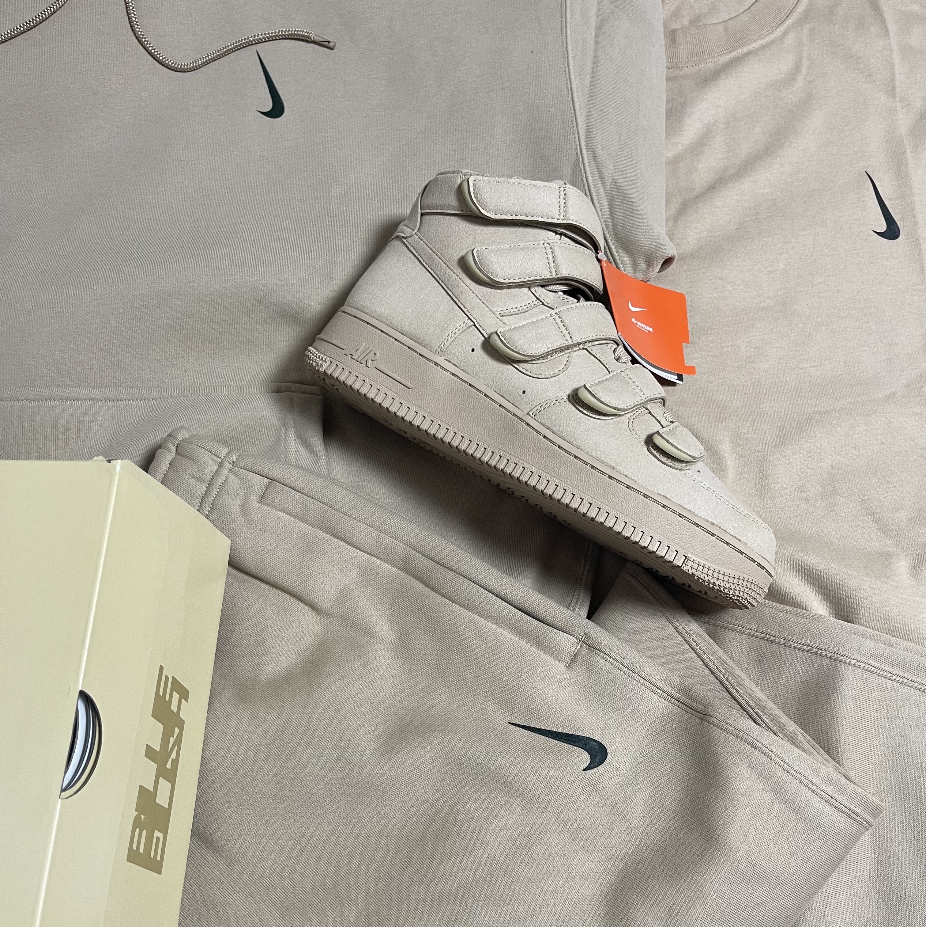 Nike x Billie Eilish NRG Fleece Hoodie Mushroom - Asia, Nike x Billie Eilish NRG Fleece Hoodie Mushroom - US/EU 착용 스타일 - 5