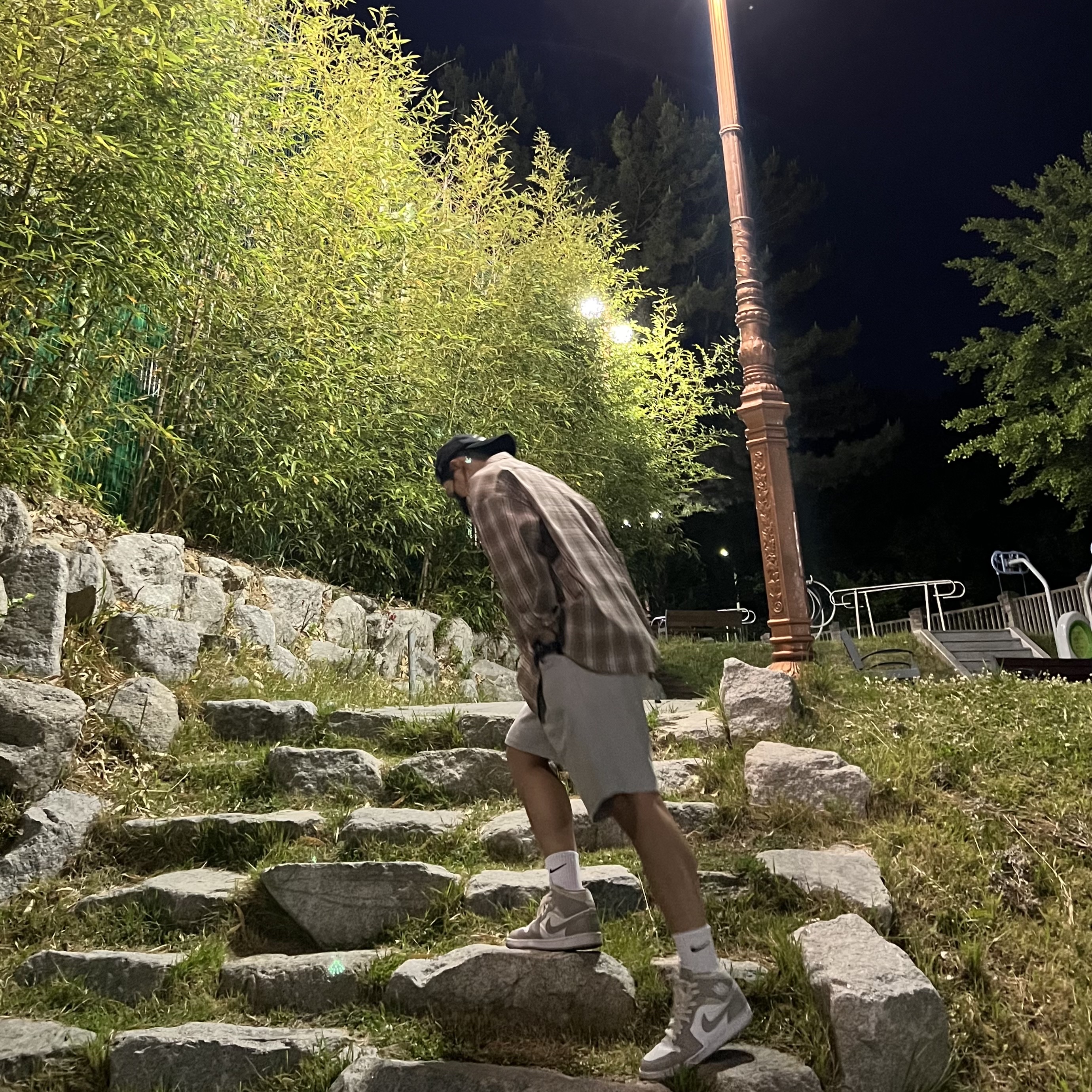 Jordan 1 Mid College Grey 착용 스타일