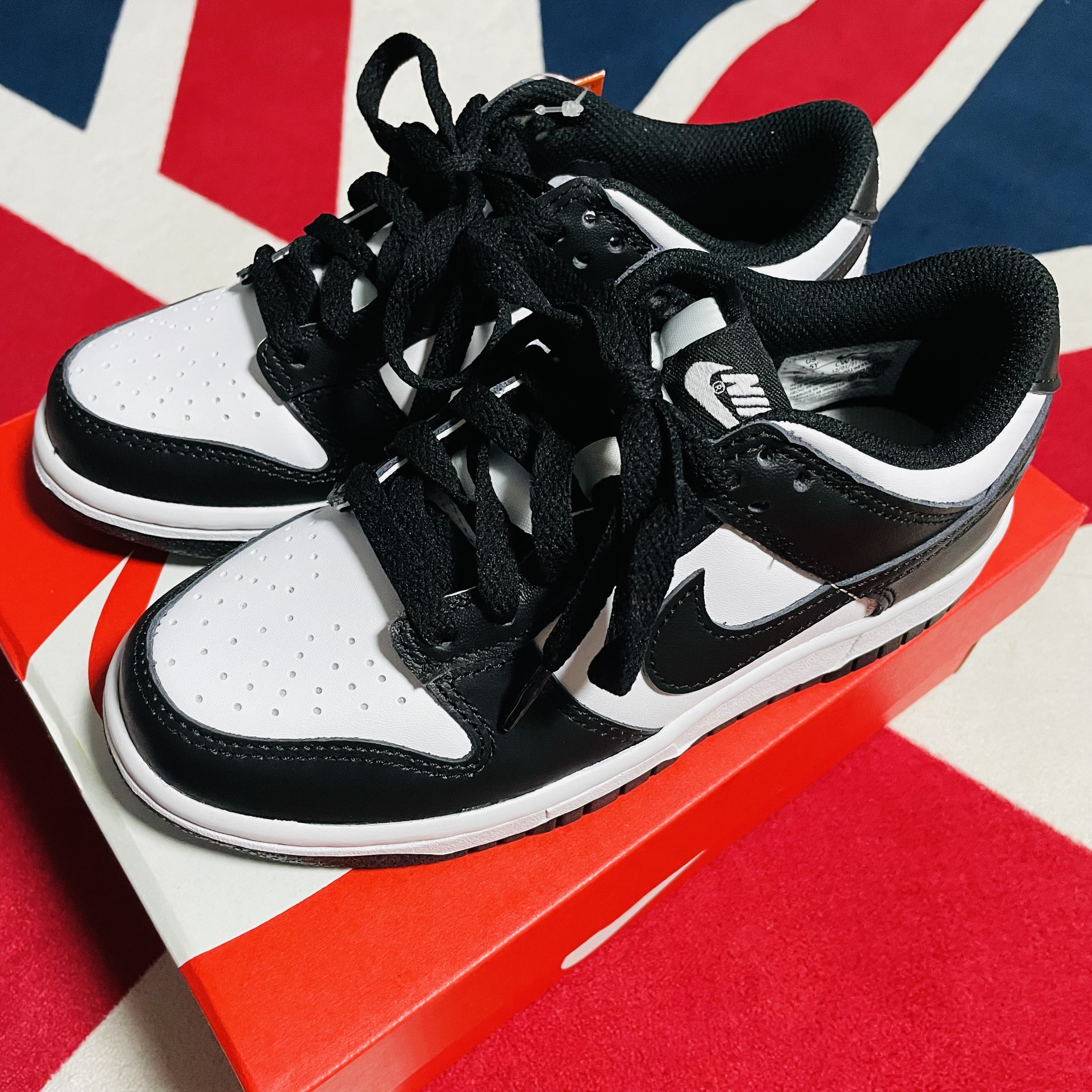 (GS) Nike Dunk Low Black 착용 스타일 - 1
