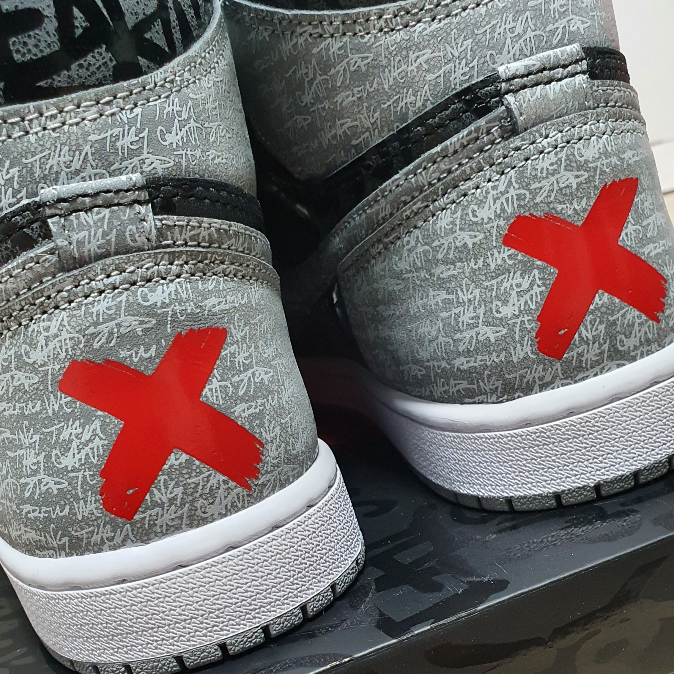 Jordan 1 Retro High OG Rebellionaire 착용 스타일 - 3