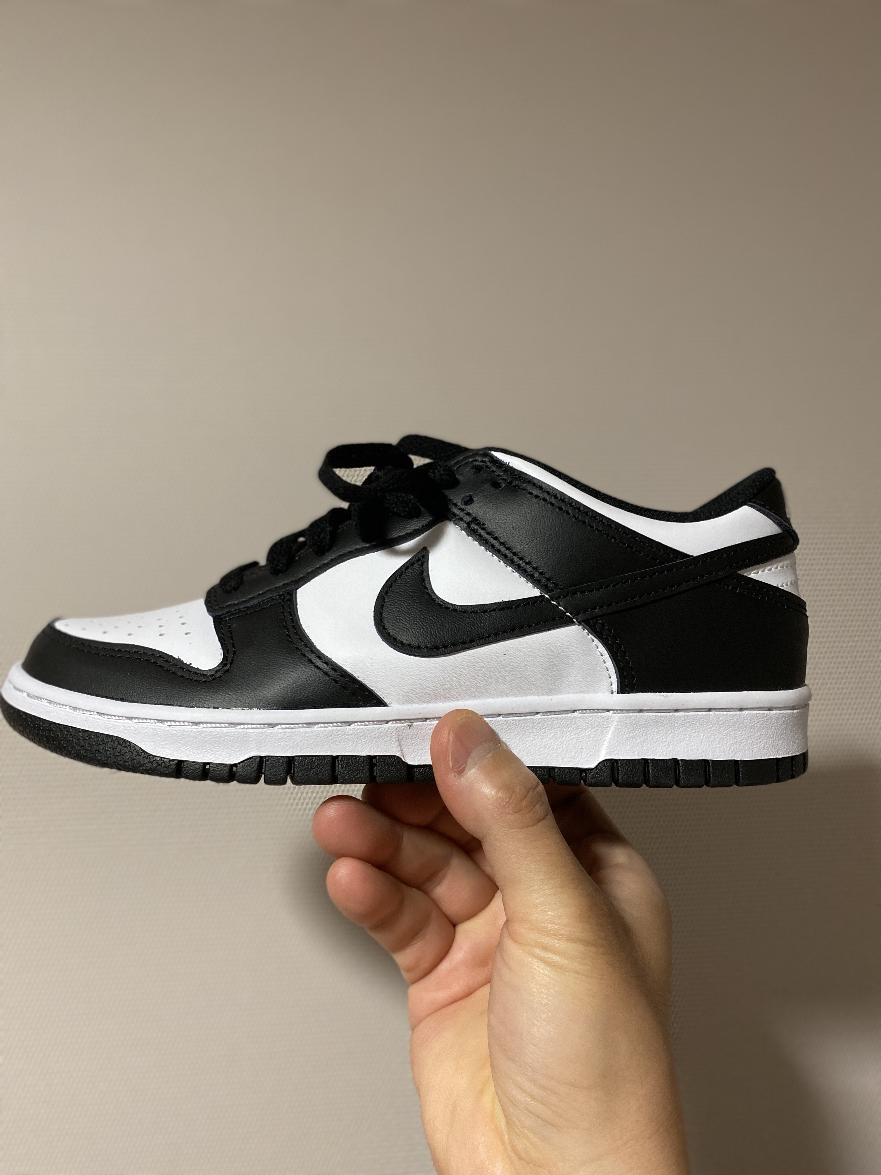 (GS) Nike Dunk Low Black 착용 스타일 - 2