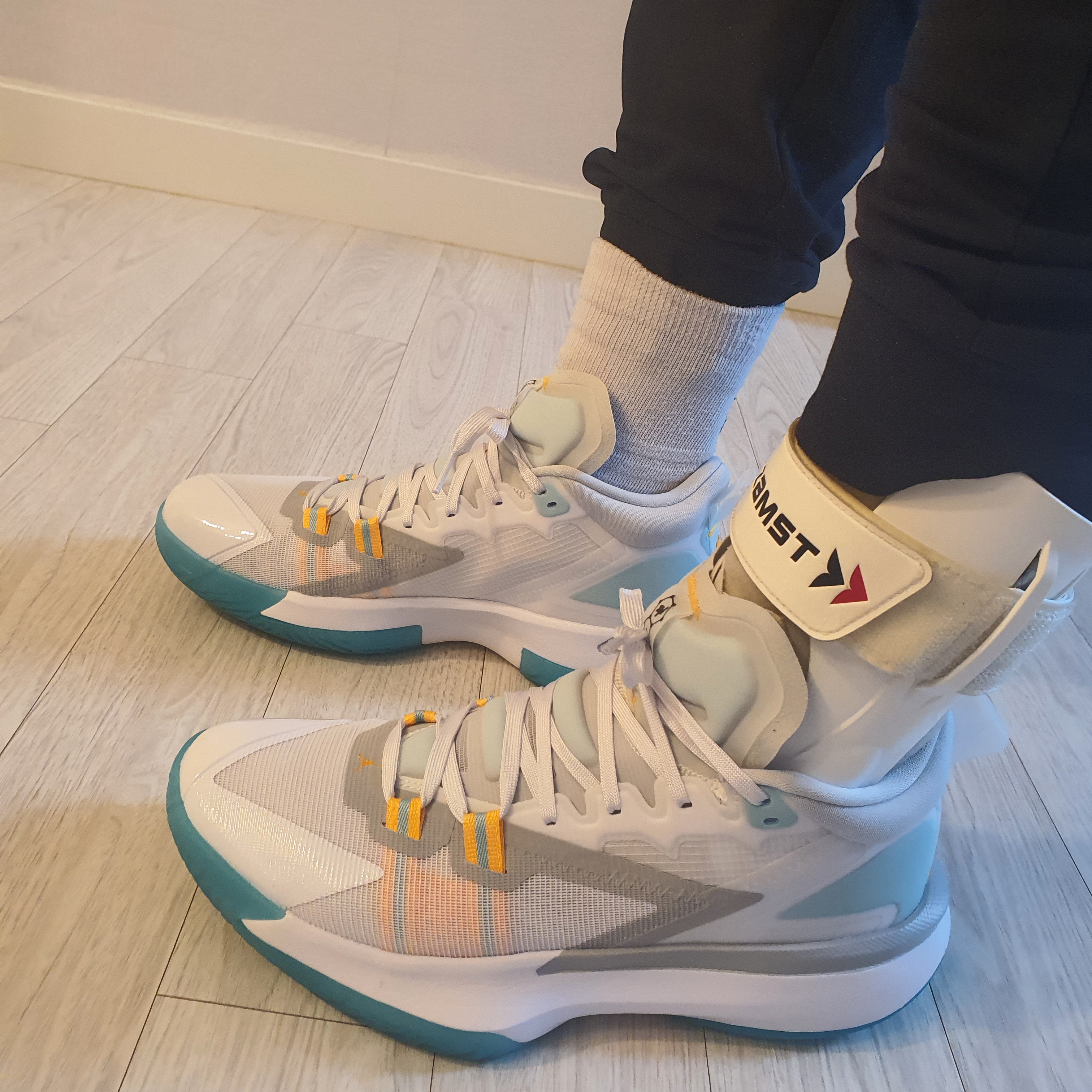 Jordan Zion 1 PF White Dynamic Turquoise 착용 스타일