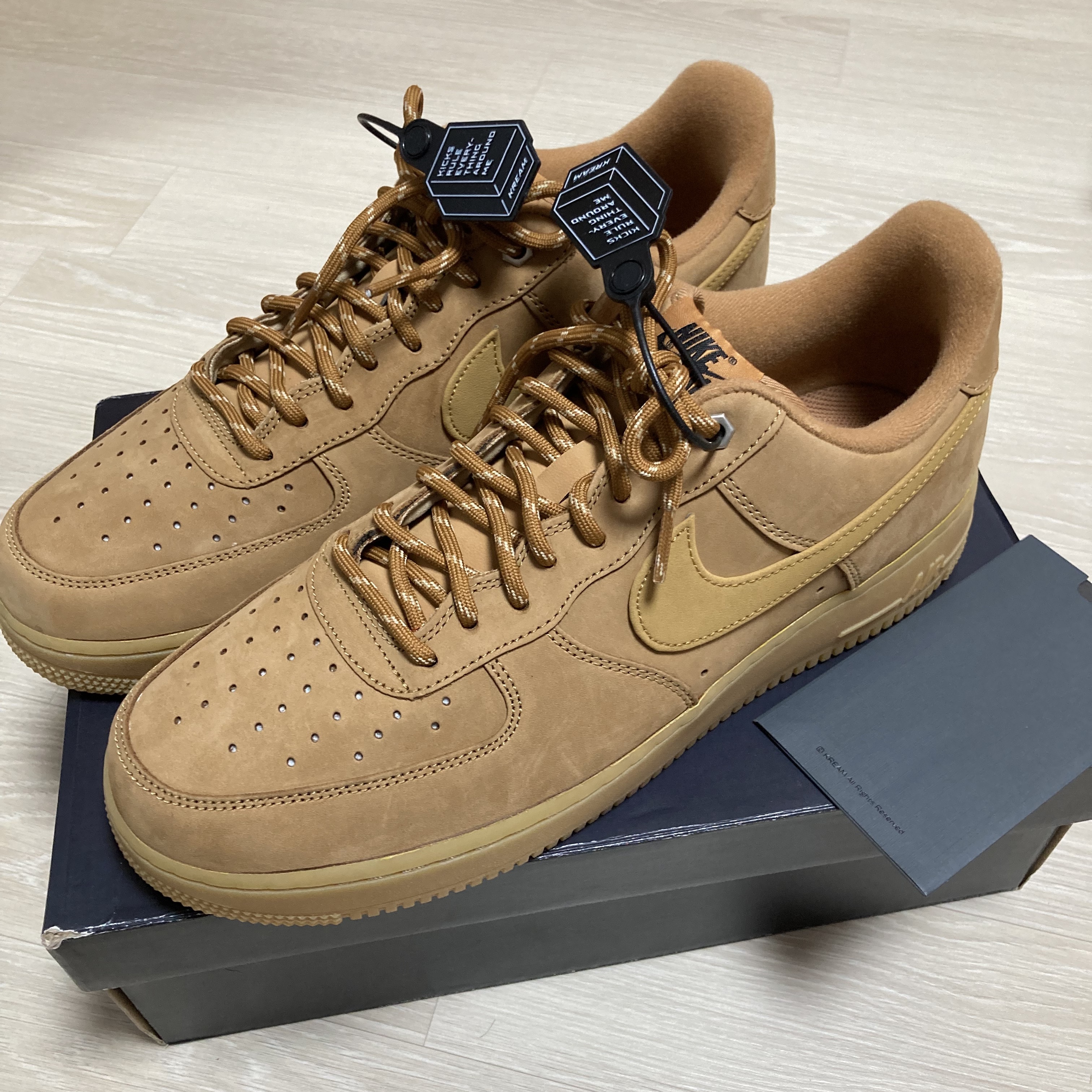 Nike Air Force 1 '07 WB Flax 착용 스타일