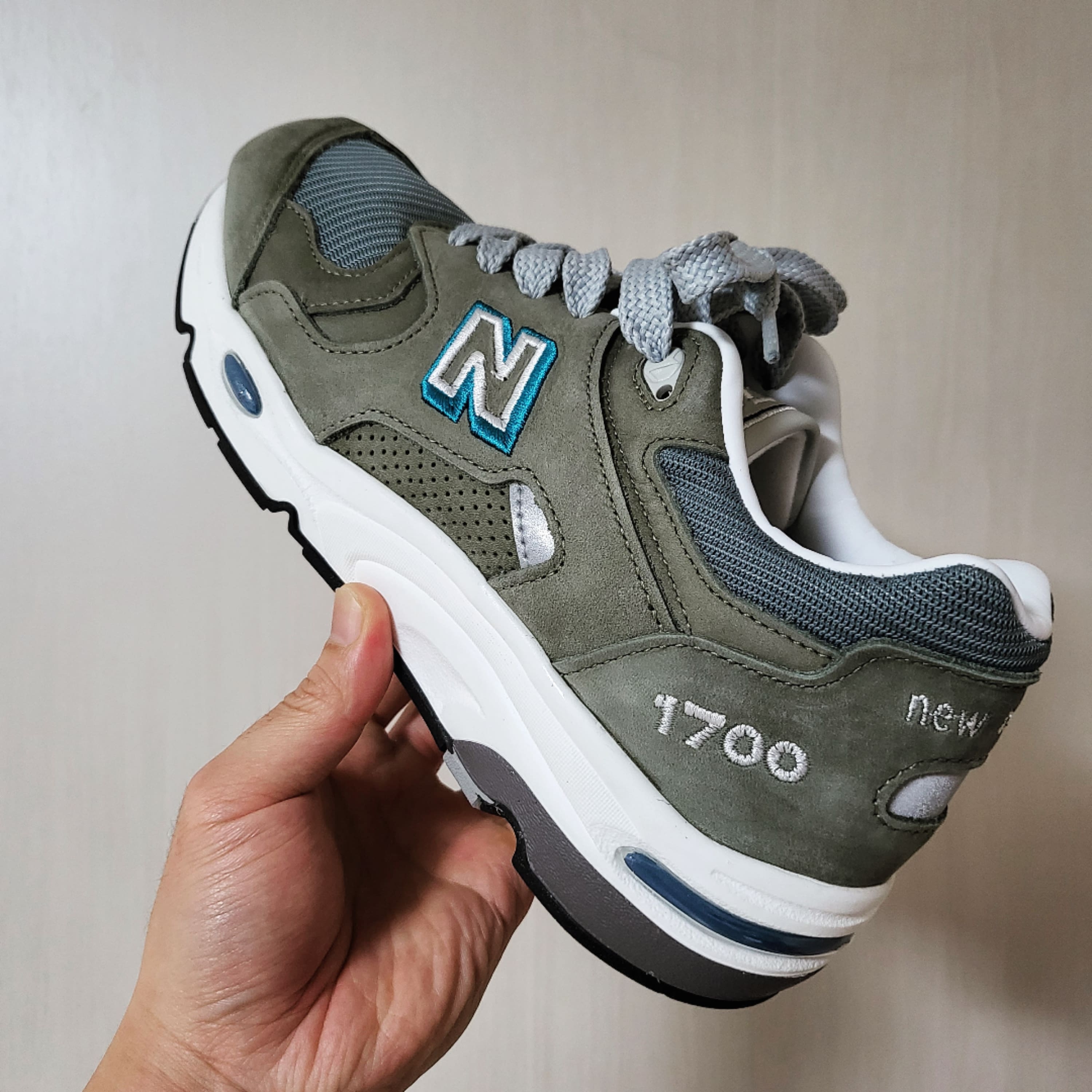 New Balance 1700 Made in USA Brown Steel Blue 착용 스타일