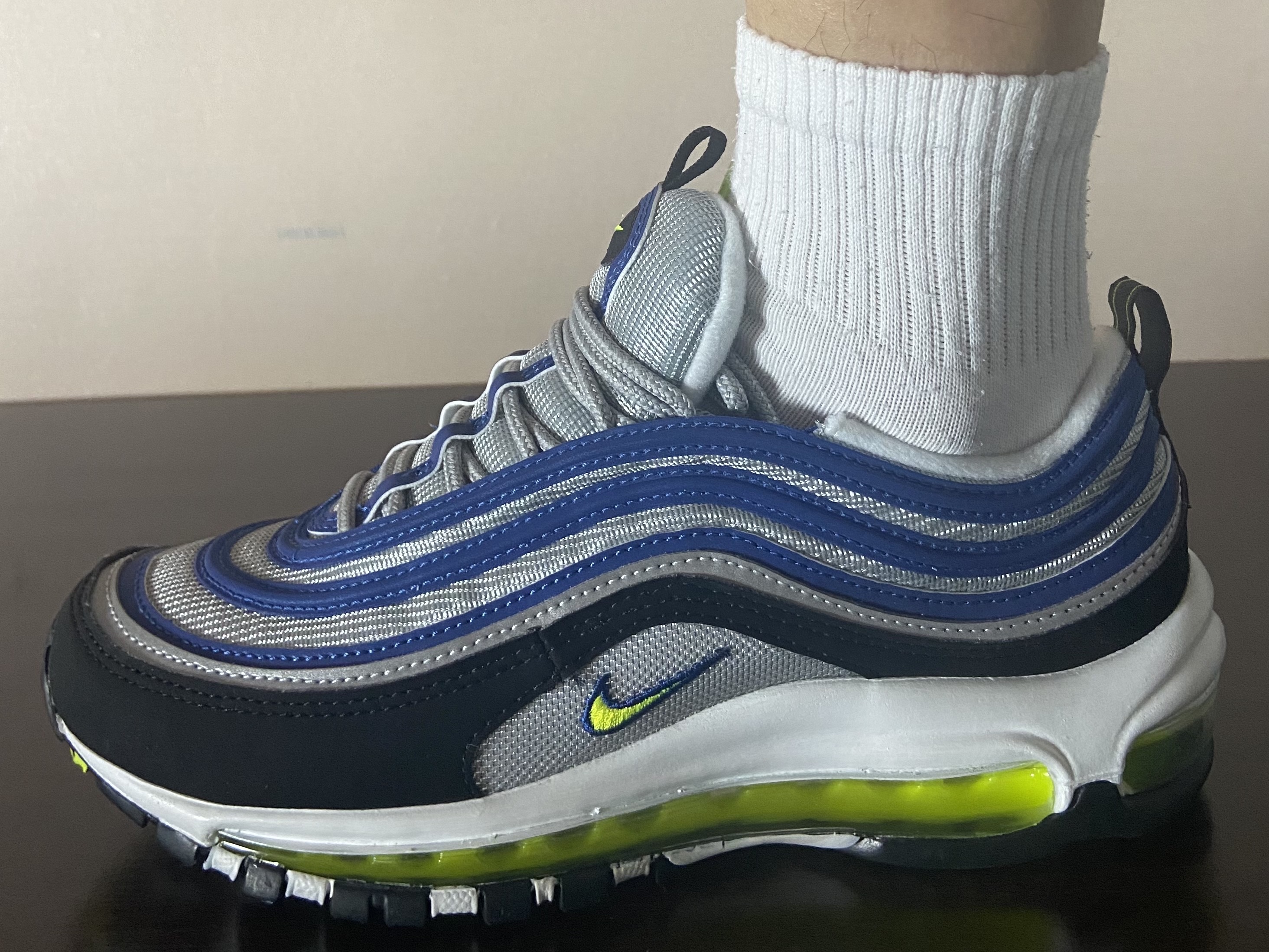 Nike Air Max 97 OG Atlantic Blue and Voltage Yellow 착용 스타일