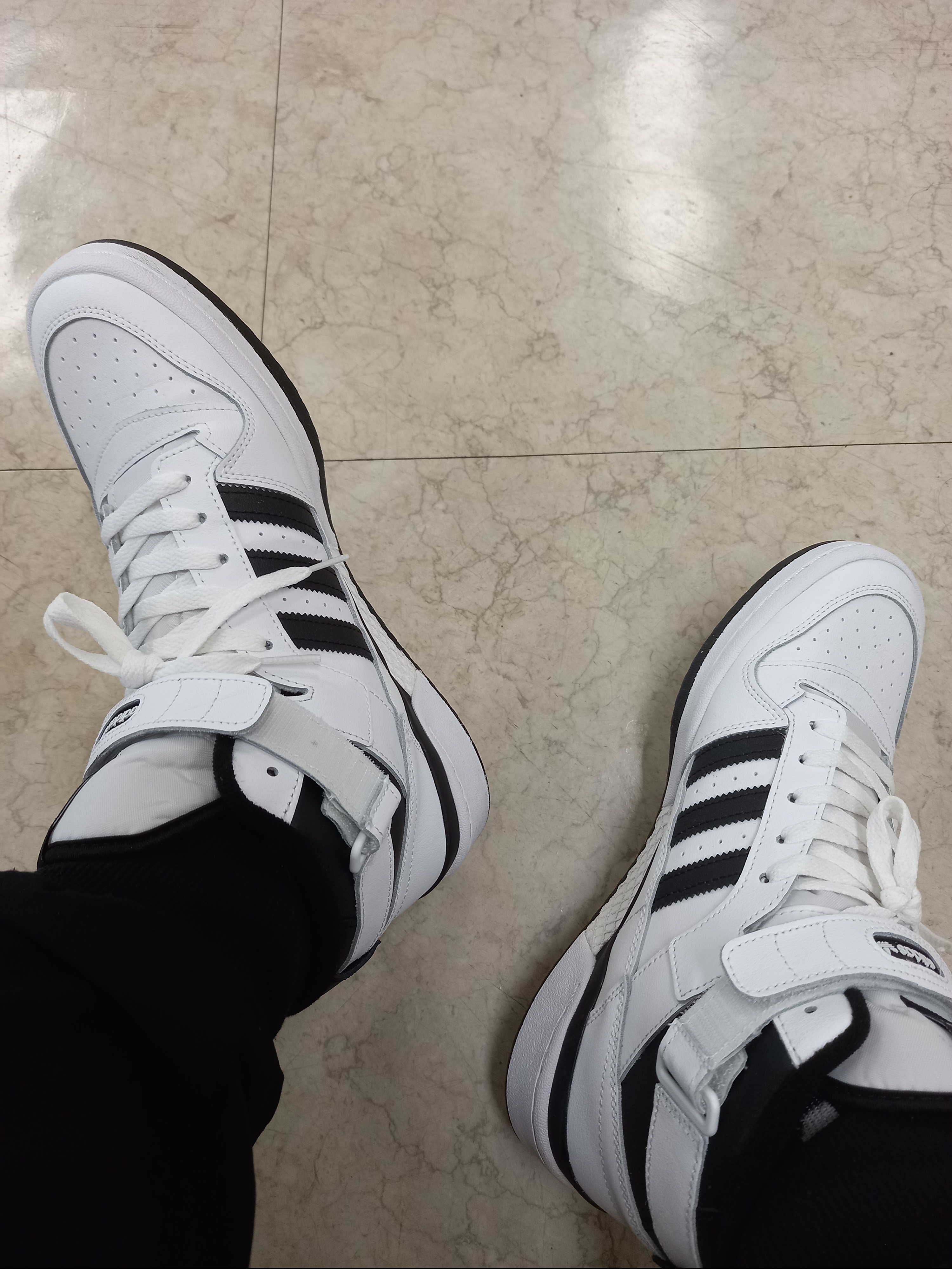 Adidas Forum Mid White Black 착용 스타일
