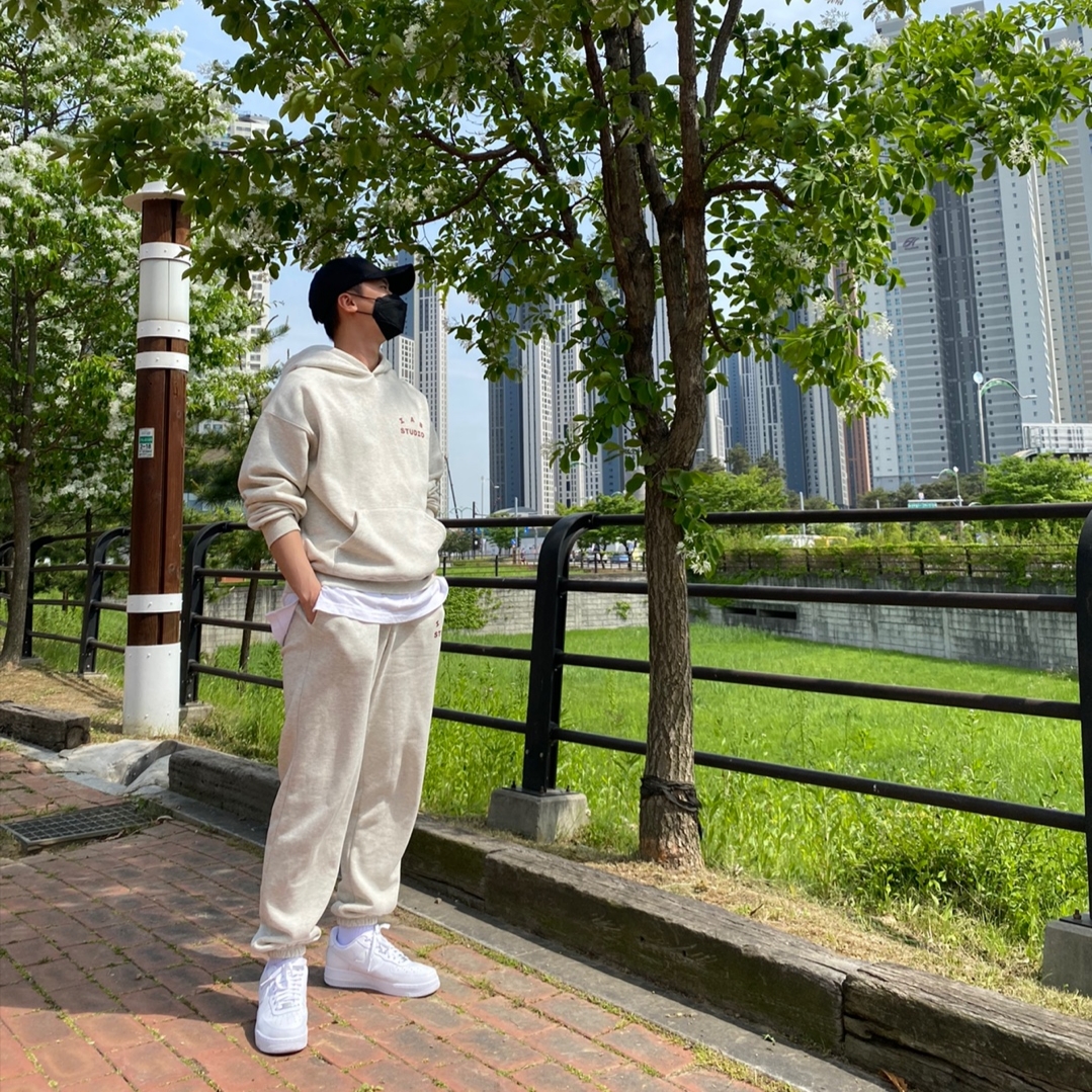 IAB Studio Hoodie Oatmeal Burgundy, IAB Studio Sweatpants Oatmeal Burgundy - 22SS 착용 스타일