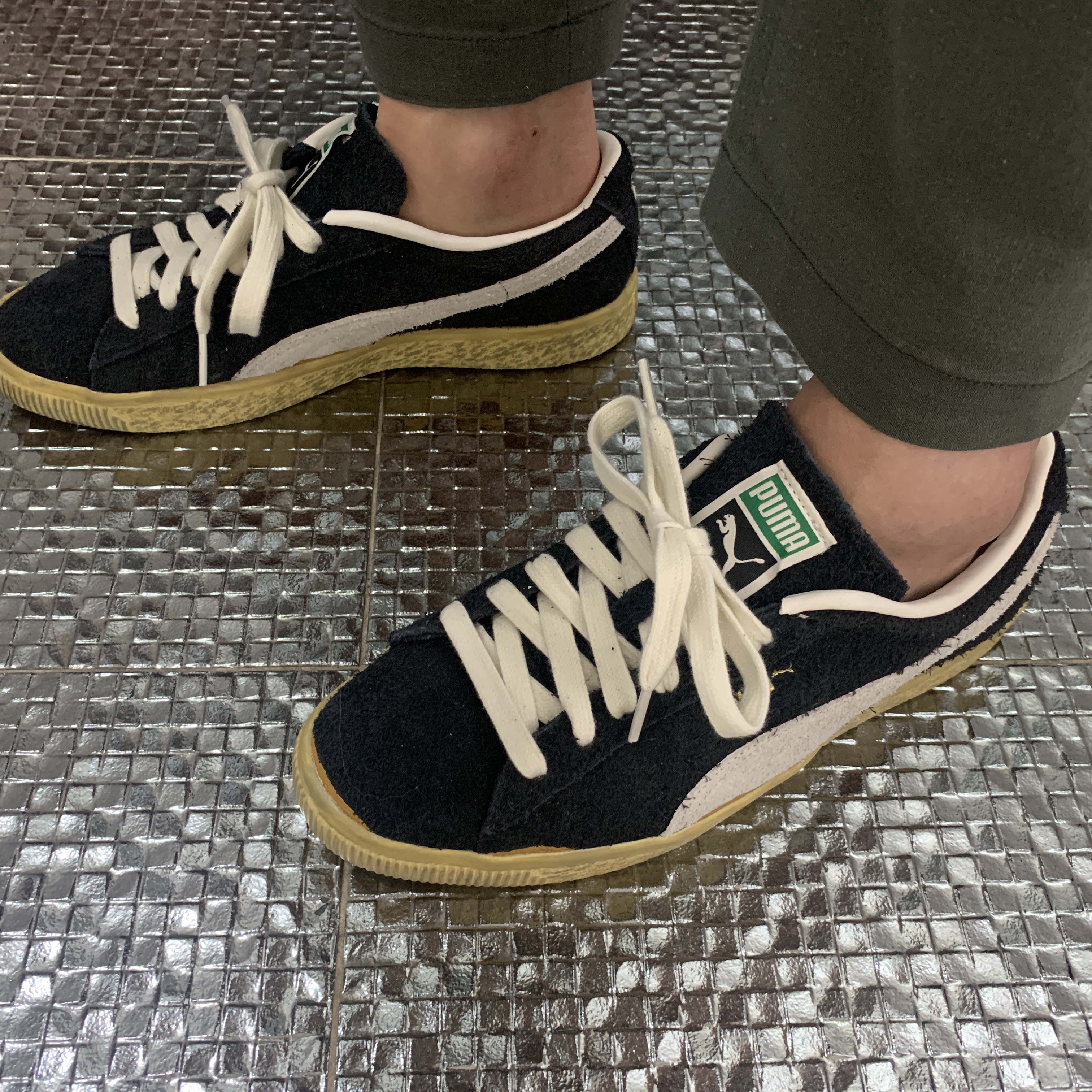 Puma Suede VTG The Never Worn Black 착용 스타일 - 2