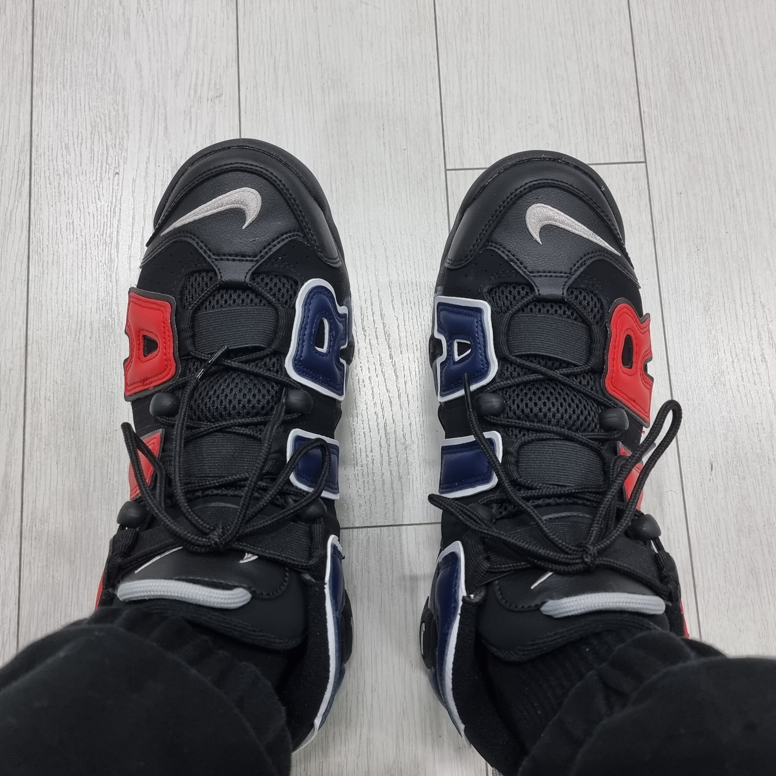 Nike Air More Uptempo 96 Black University Red 착용 스타일 - 1