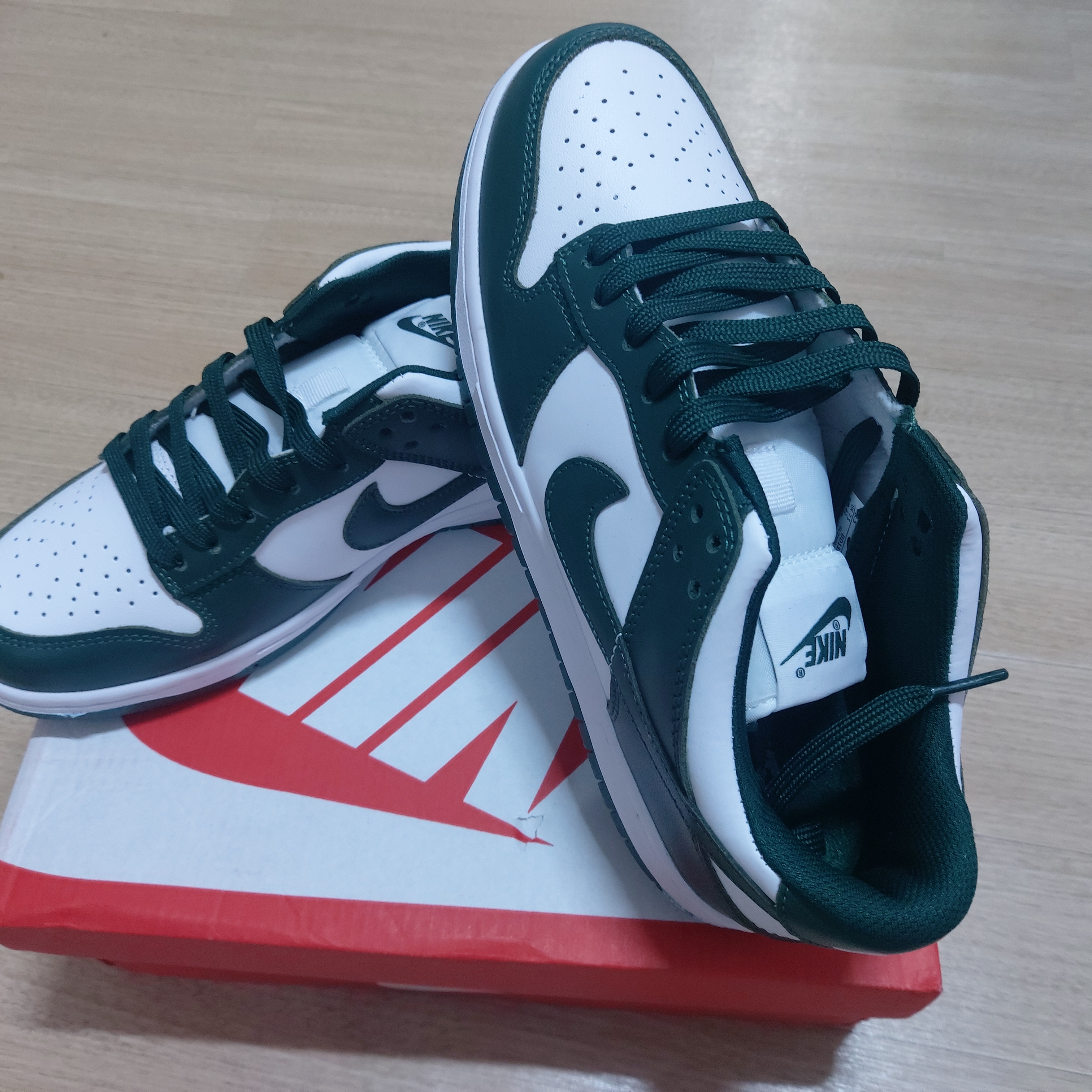 Nike Dunk Low Retro Varsity Green 착용 스타일