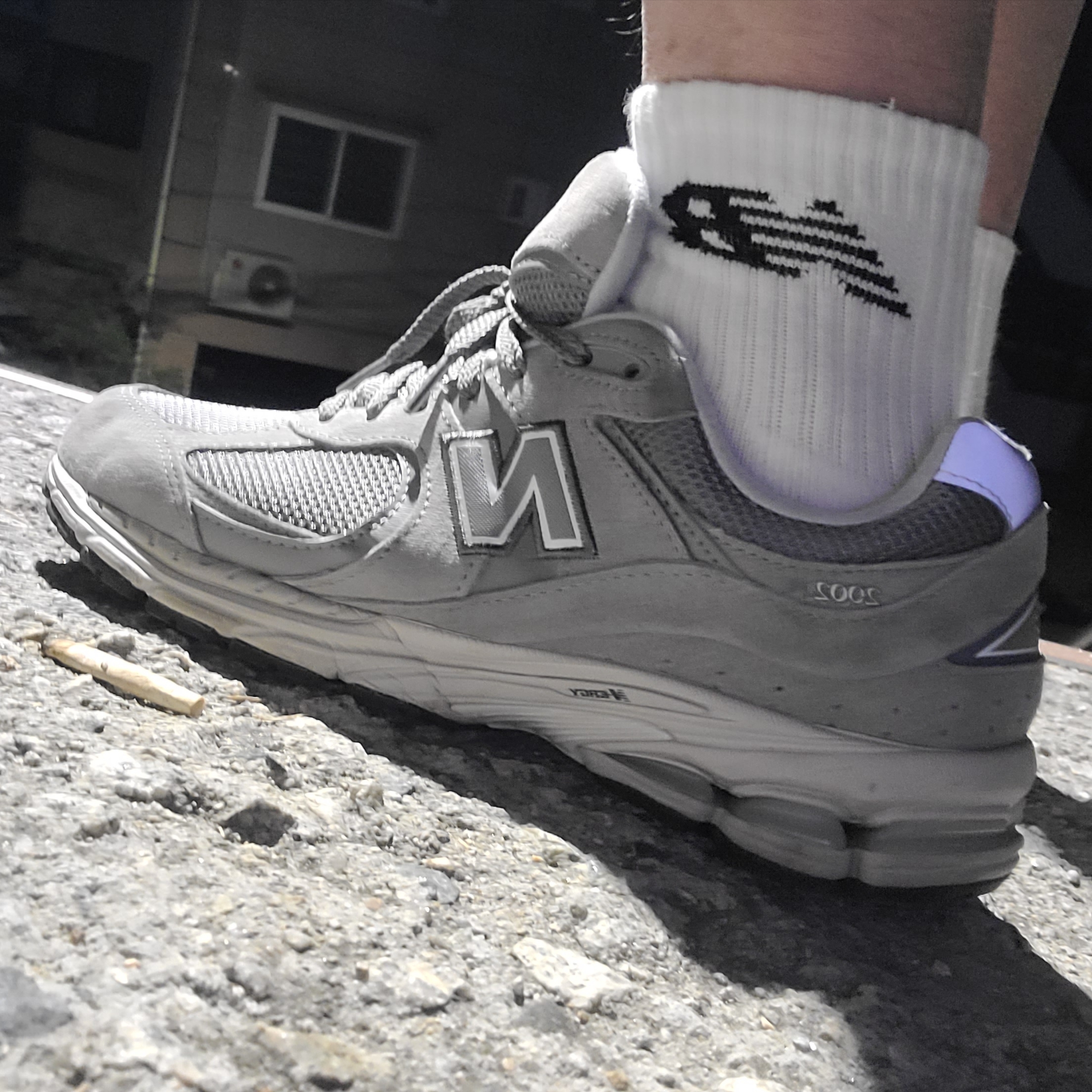 New Balance 2002R Grey 착용 스타일 - 2