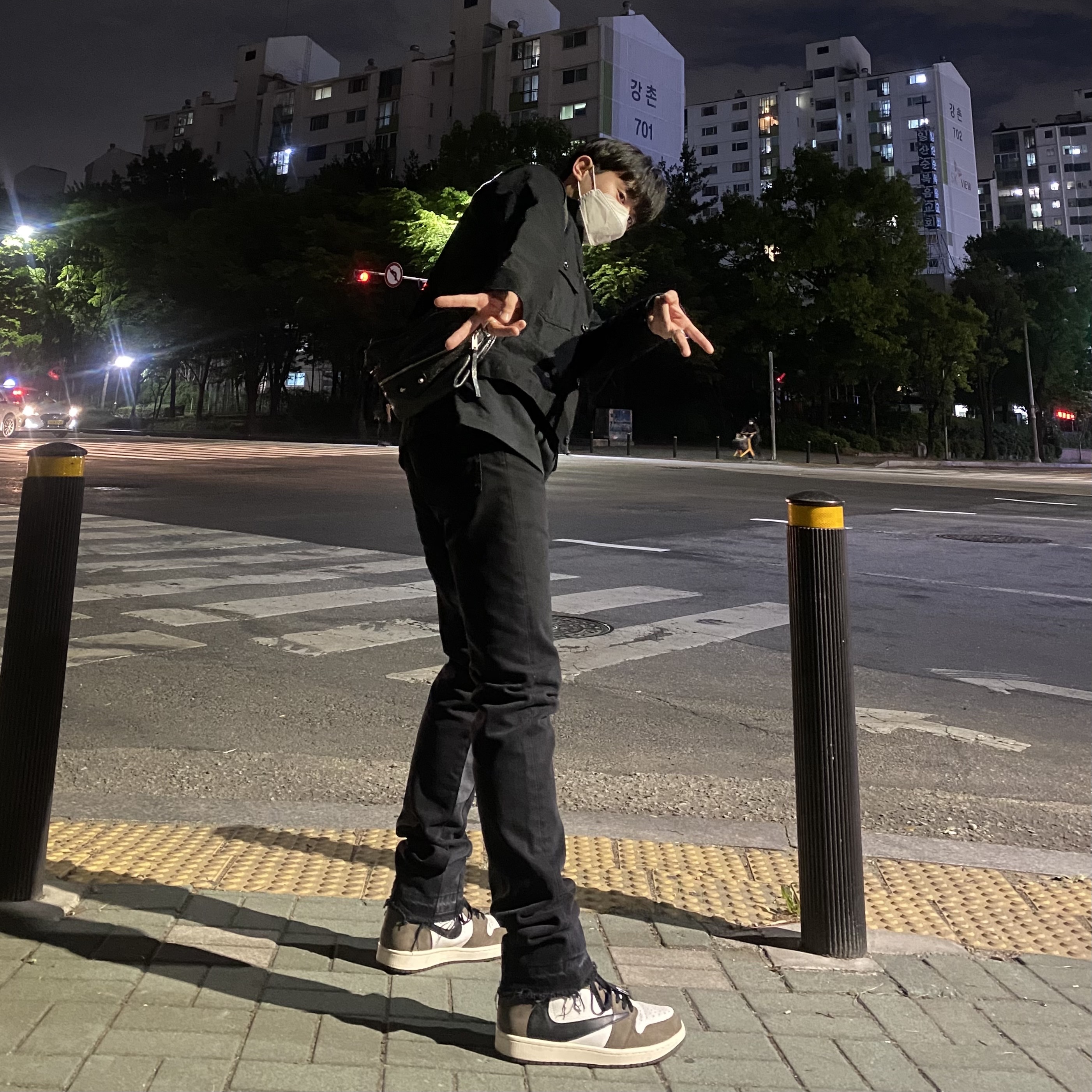 Human Made x A$AP Rocky Human Testing Denim Jacket Black, Jordan 1 x Travis Scott Retro High OG SP Mocha 착용 스타일 - 3