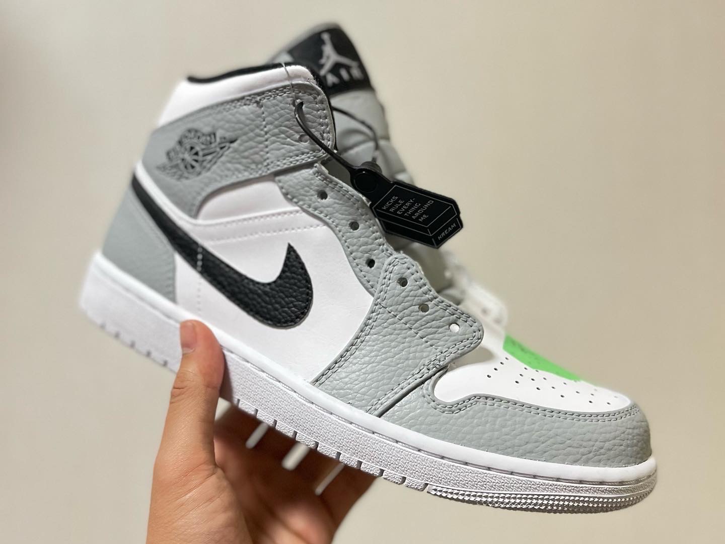 Jordan 1 Mid Triple White 착용 스타일 - 1