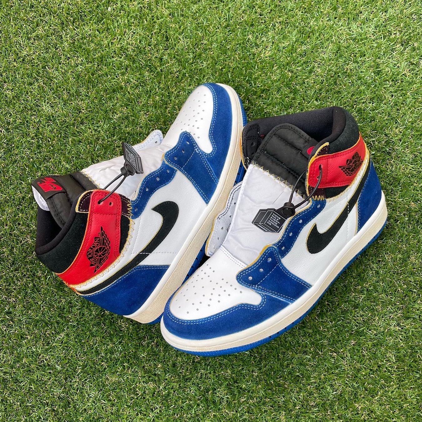 Jordan 1 Retro High OG Light Smoke Grey 착용 스타일 - 1